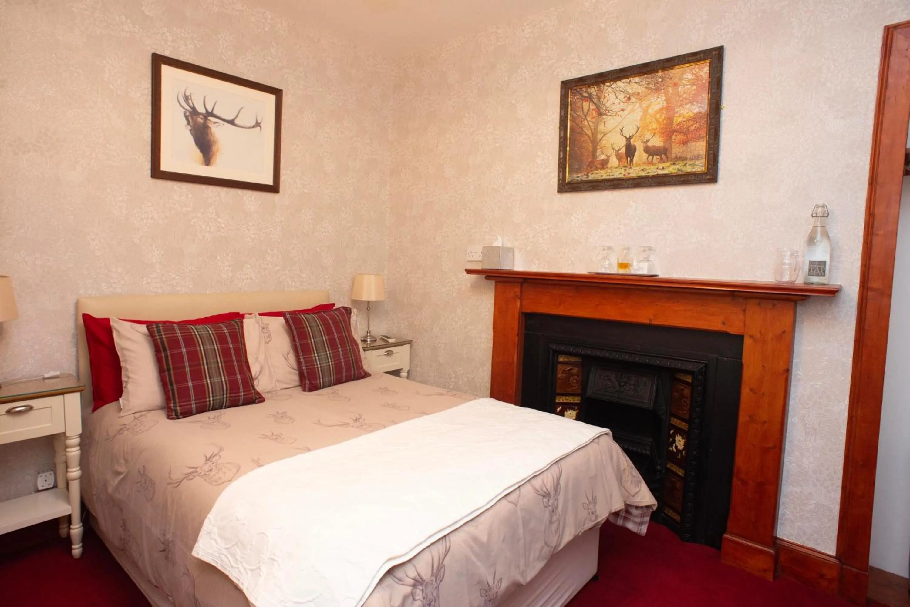 Bedroom, Bed in Dunvegan Bed & Breakfast