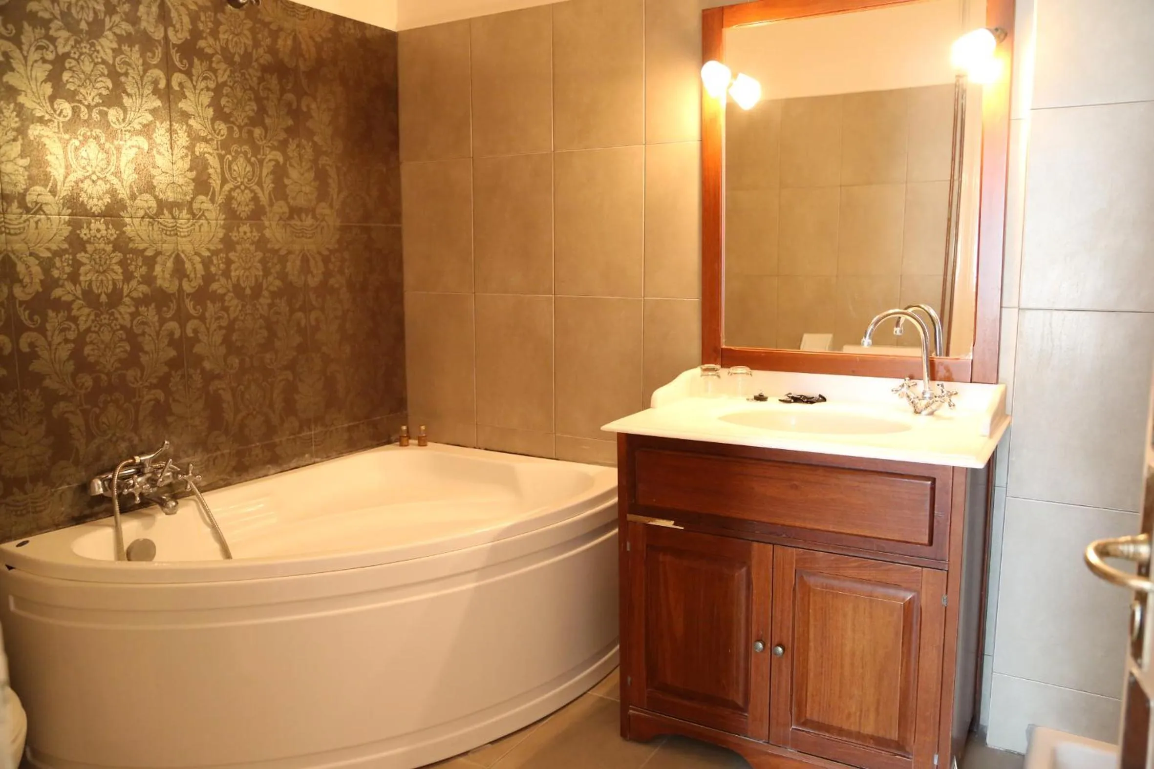 Bathroom in Villa Melina Hotel