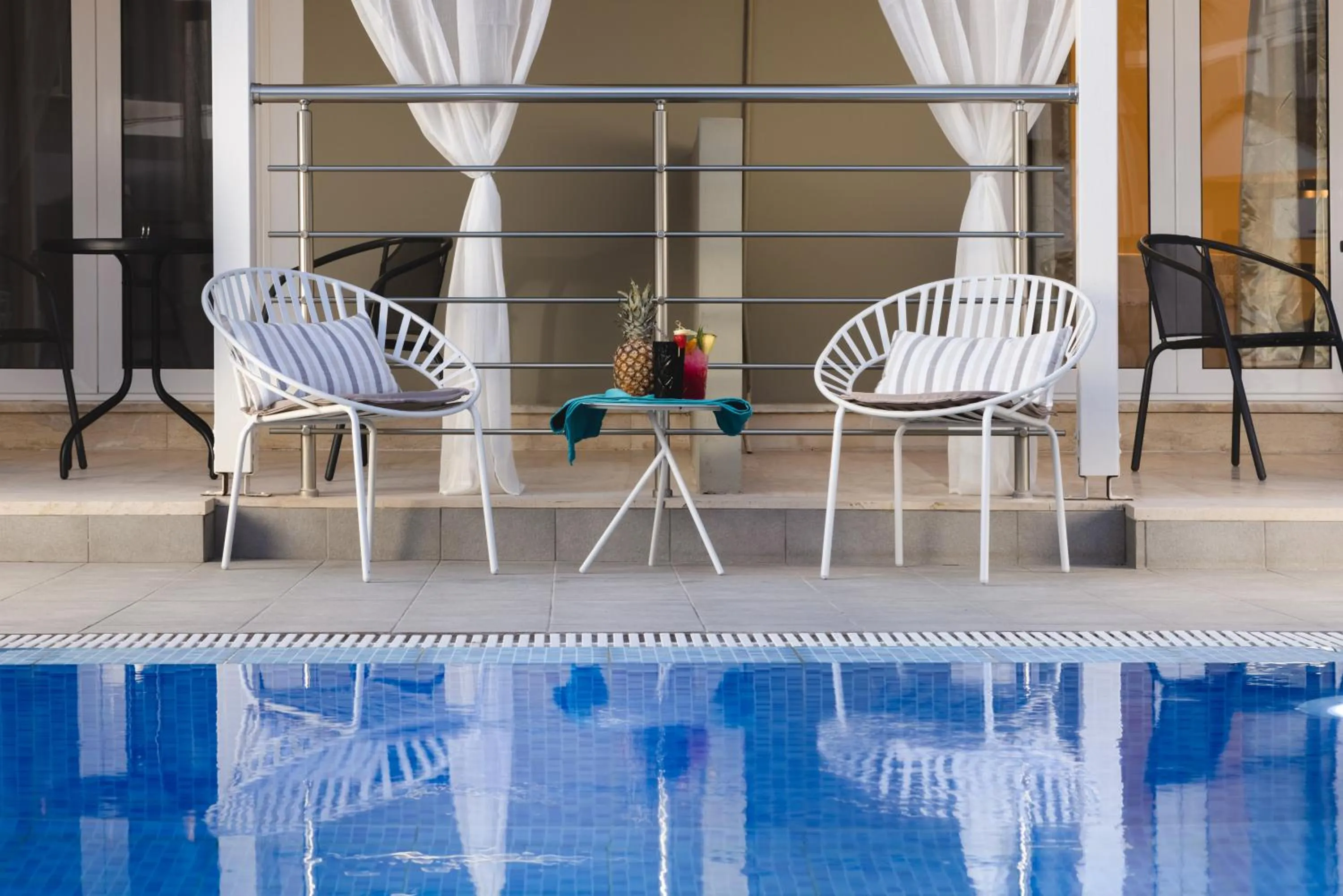 Swimming pool in Adorno di Zante