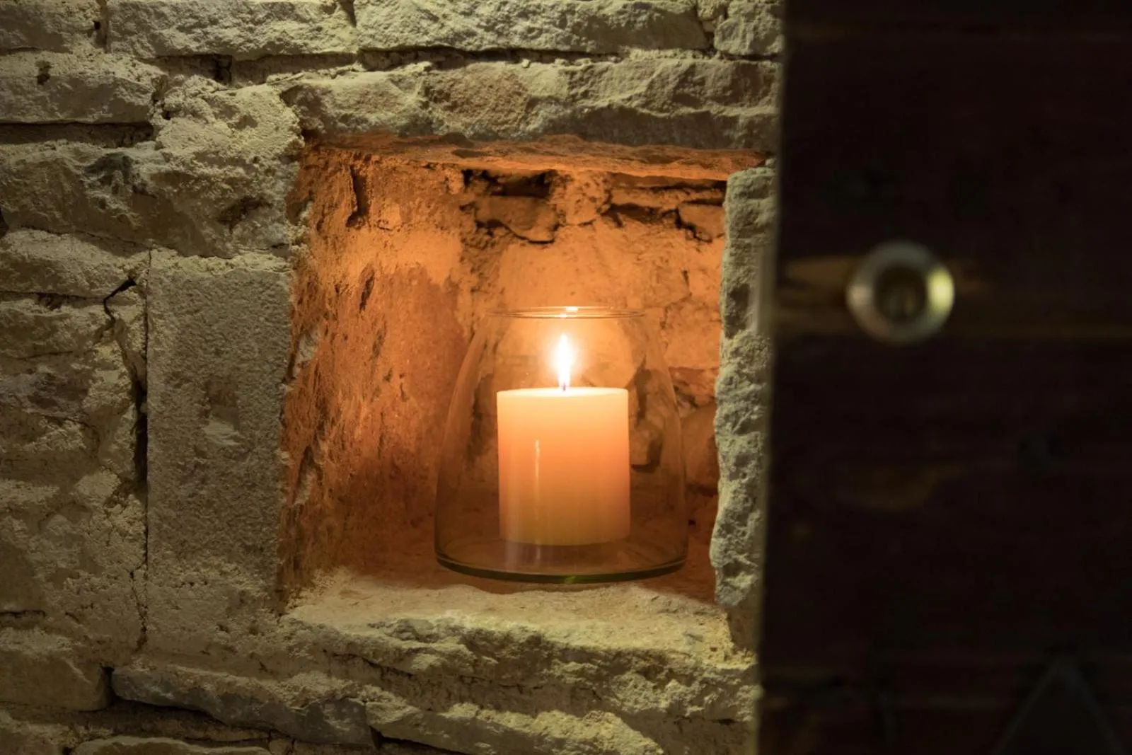 Decorative detail in Les Portails Bleus