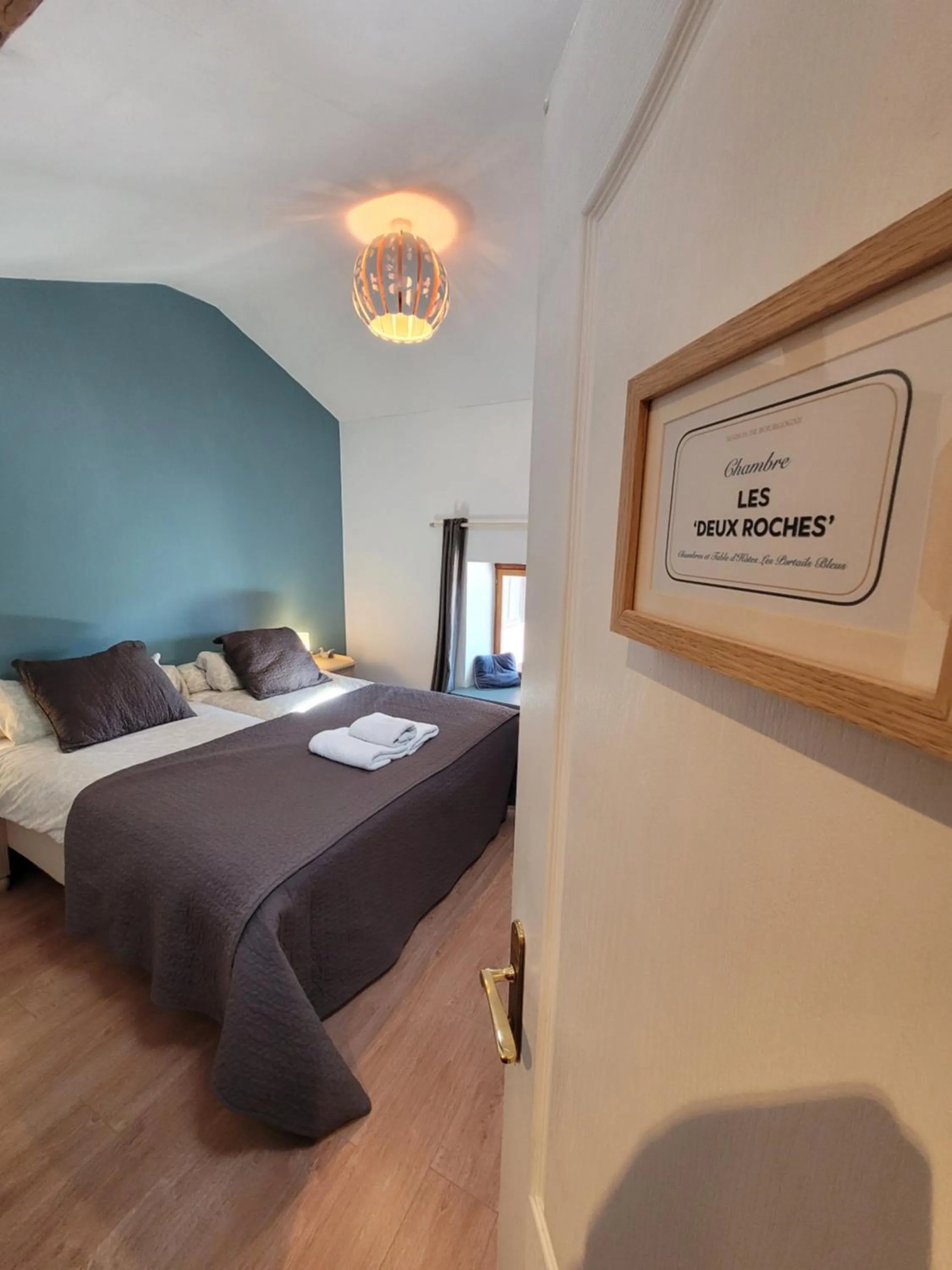 Bedroom, Bed in Les Portails Bleus