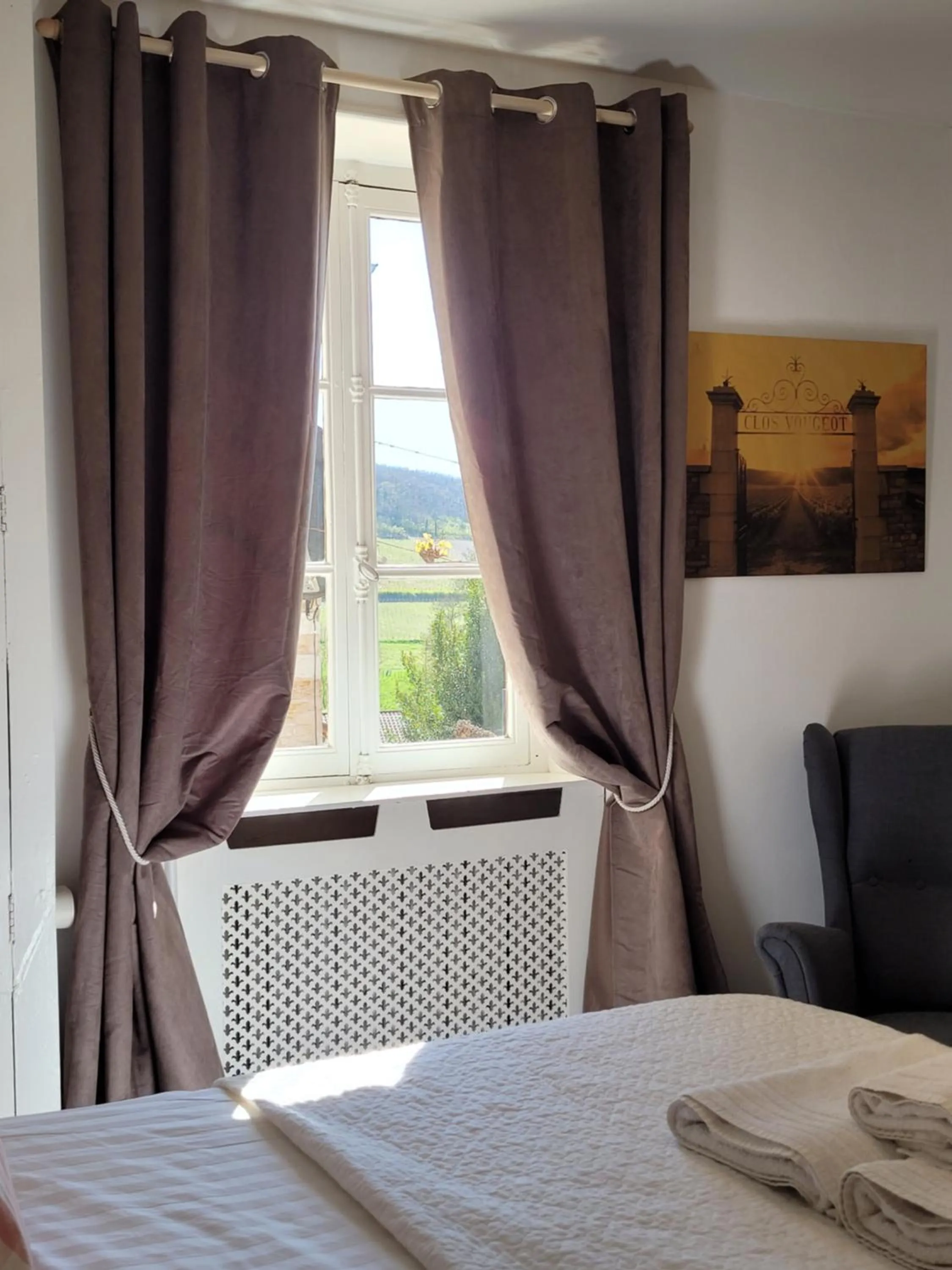 Bedroom, Bed in Les Portails Bleus