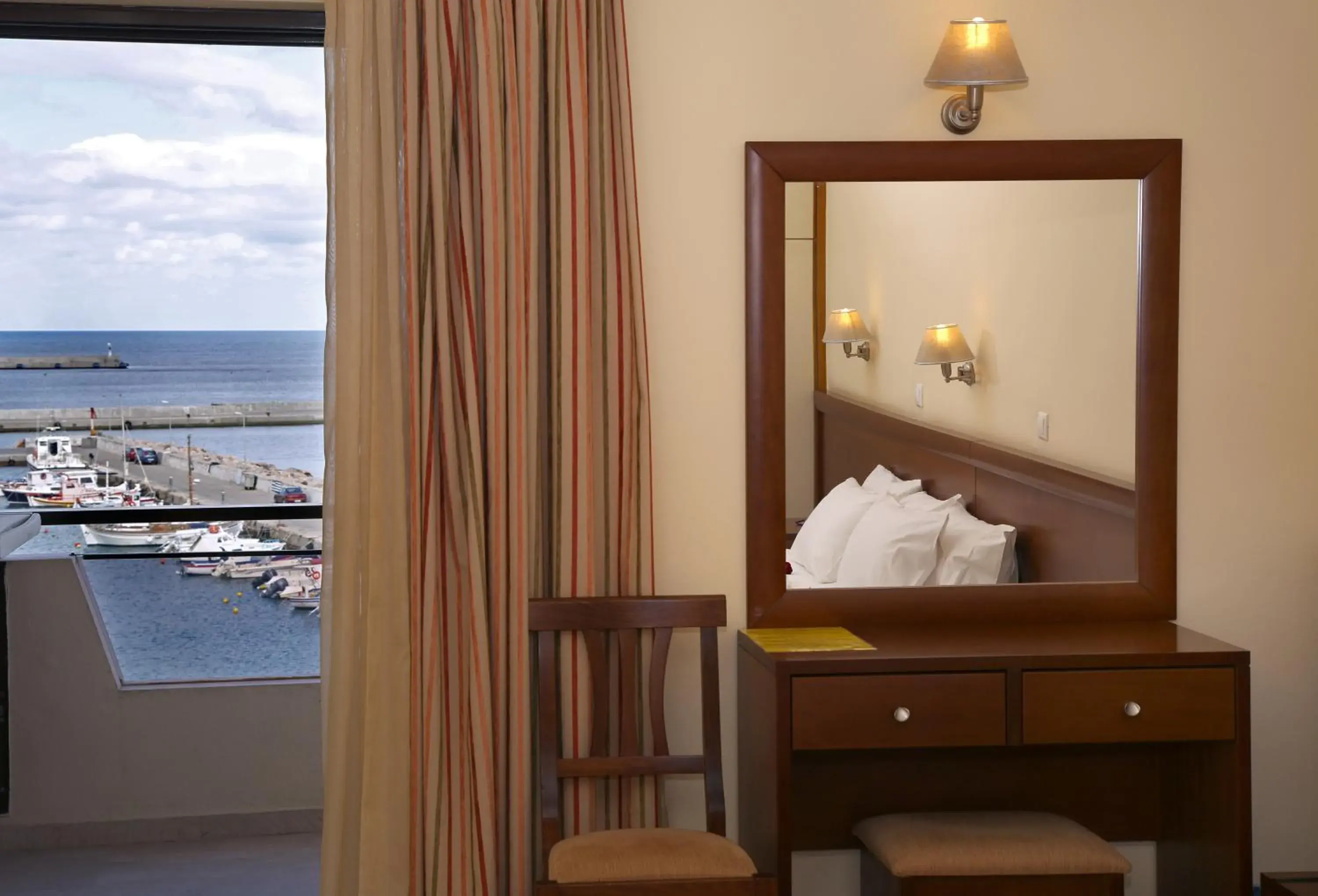 Deluxe Double or Twin Room with Sea View in Elysee Hotel Deluxe Double or Twin Room with Sea View in Elysee Hotel