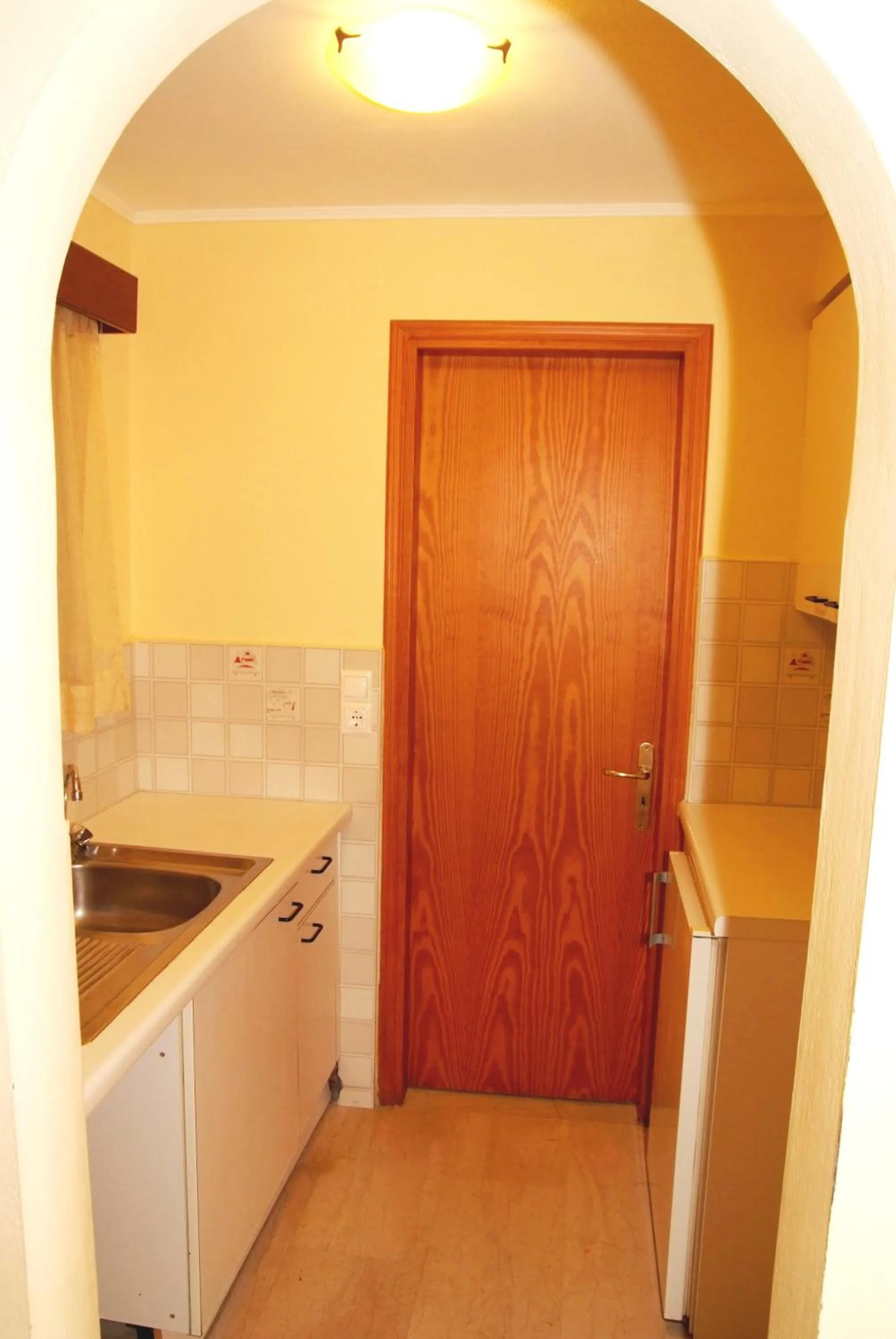 Coffee/tea facilities in Elysee Hotel