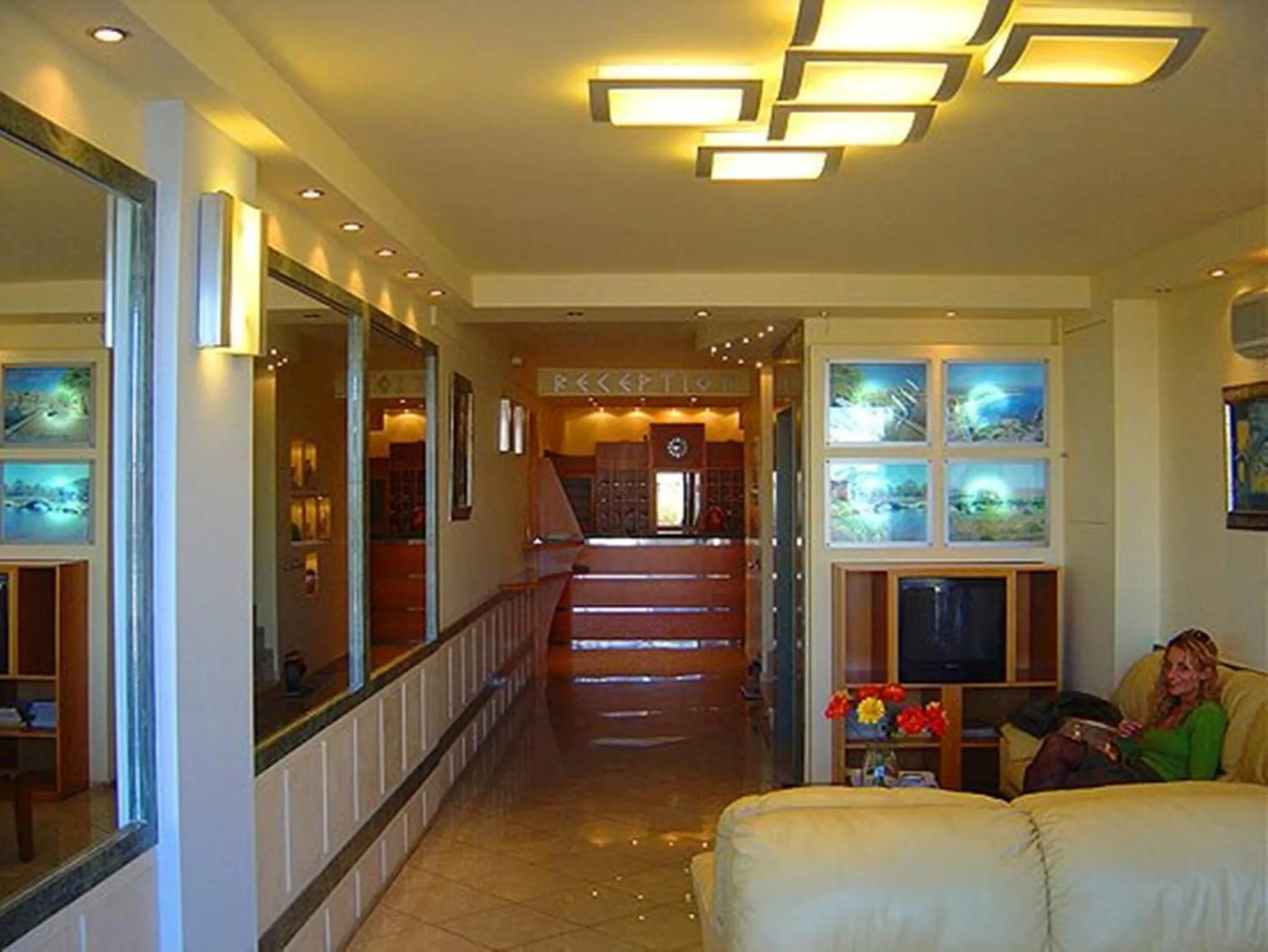 Lobby or reception in Elysee Hotel