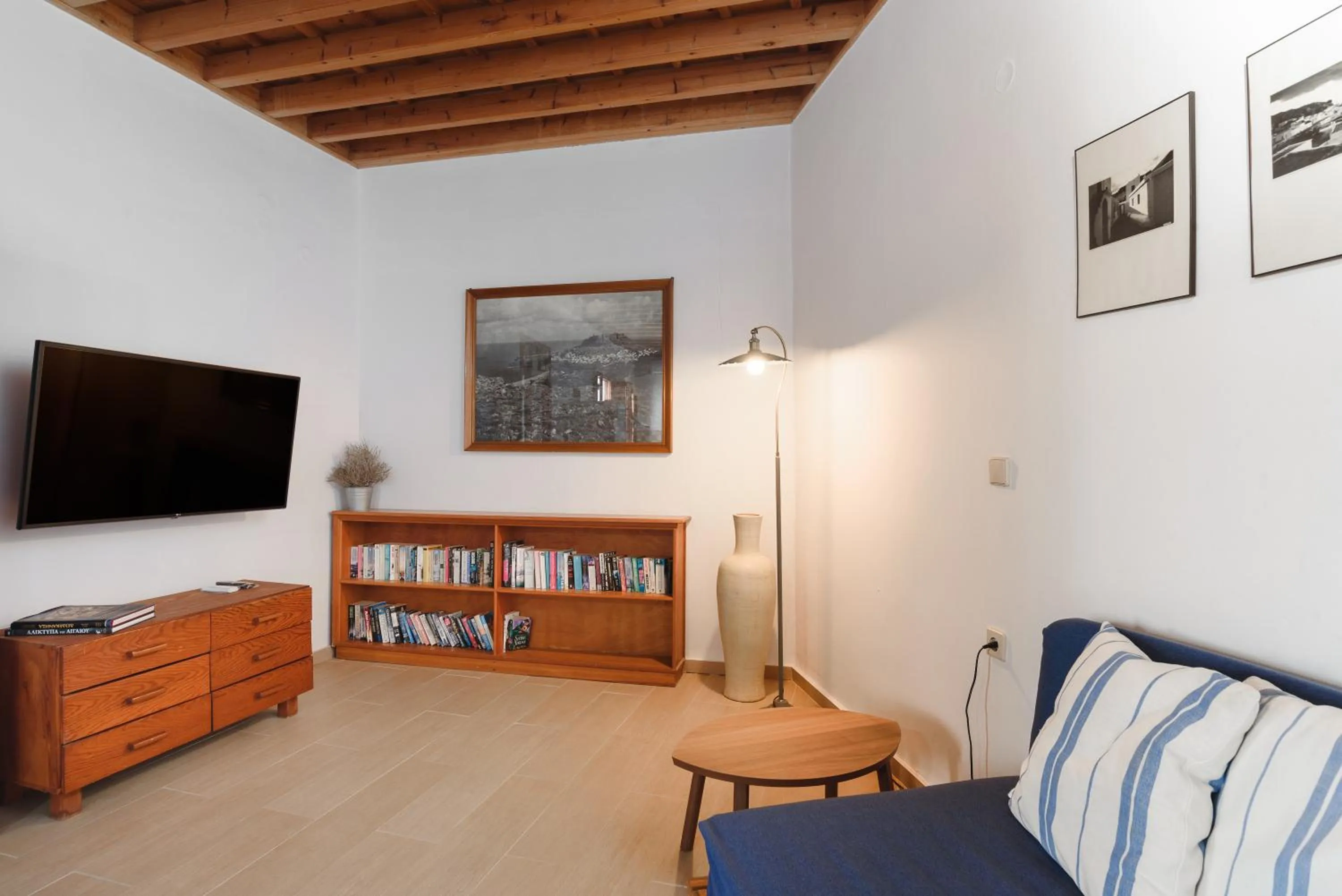 TV and multimedia in Thea Villas and Suite