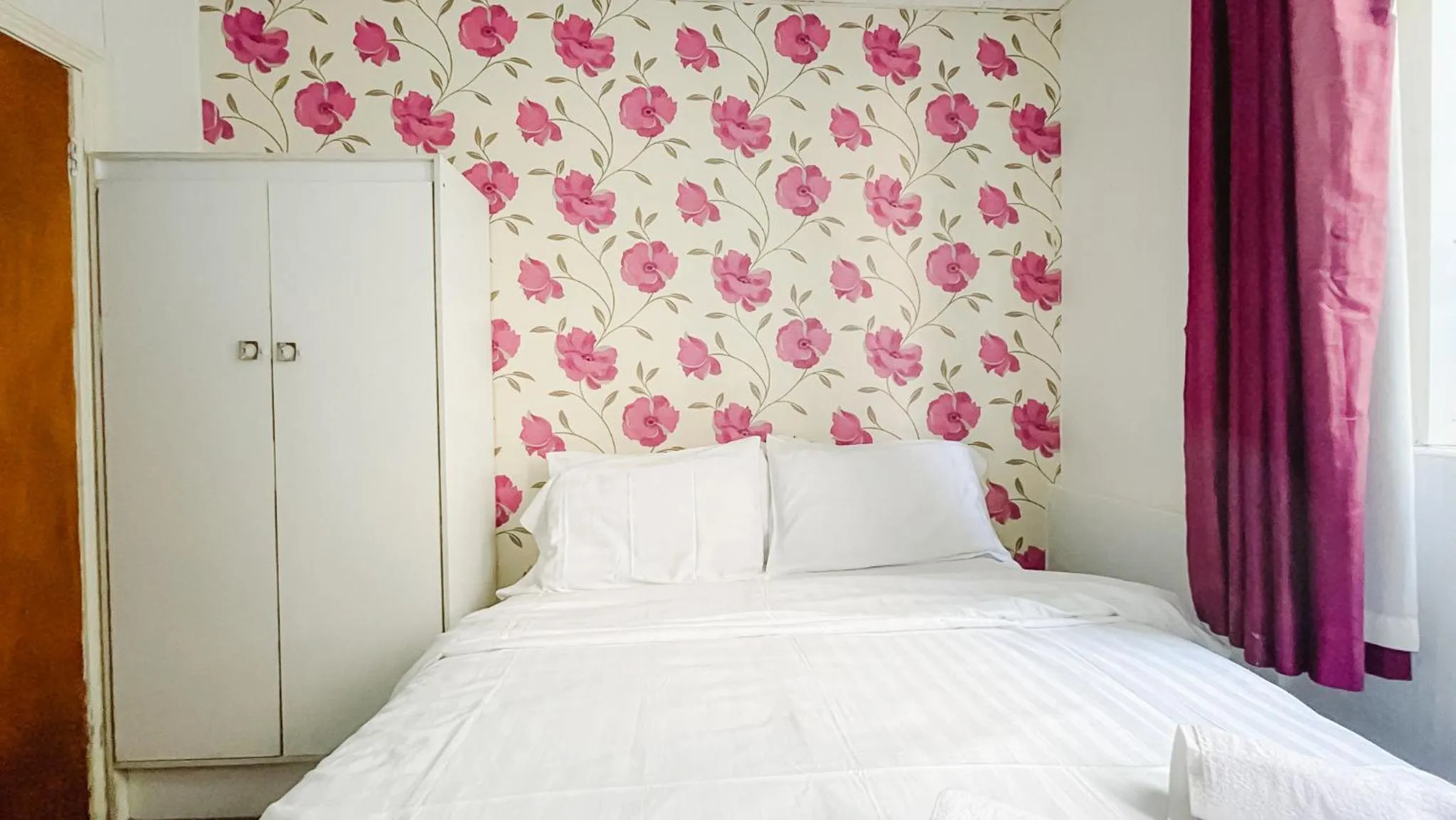 Bedroom in The Chimes on the Sea