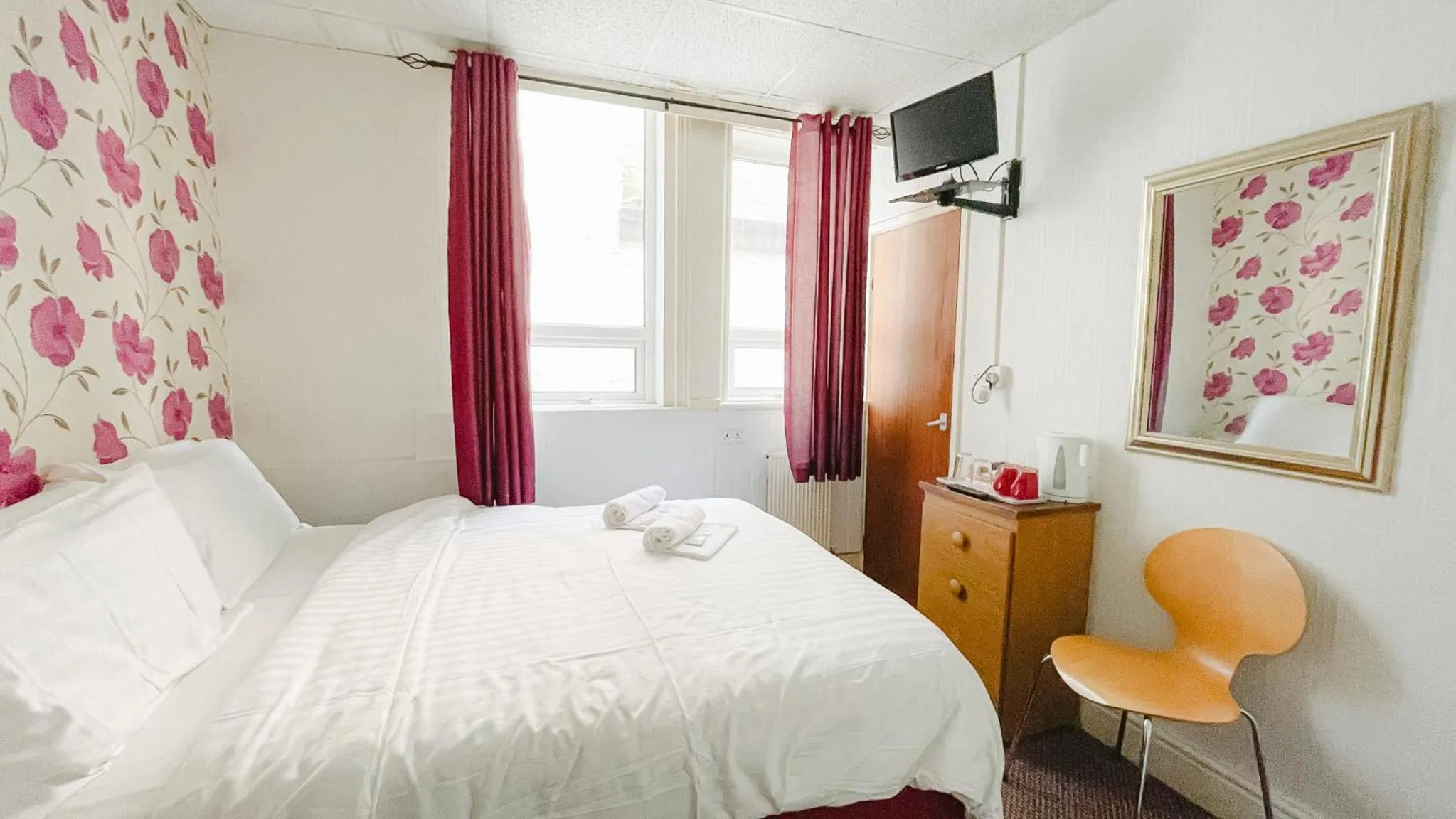 Bedroom in The Chimes on the Sea