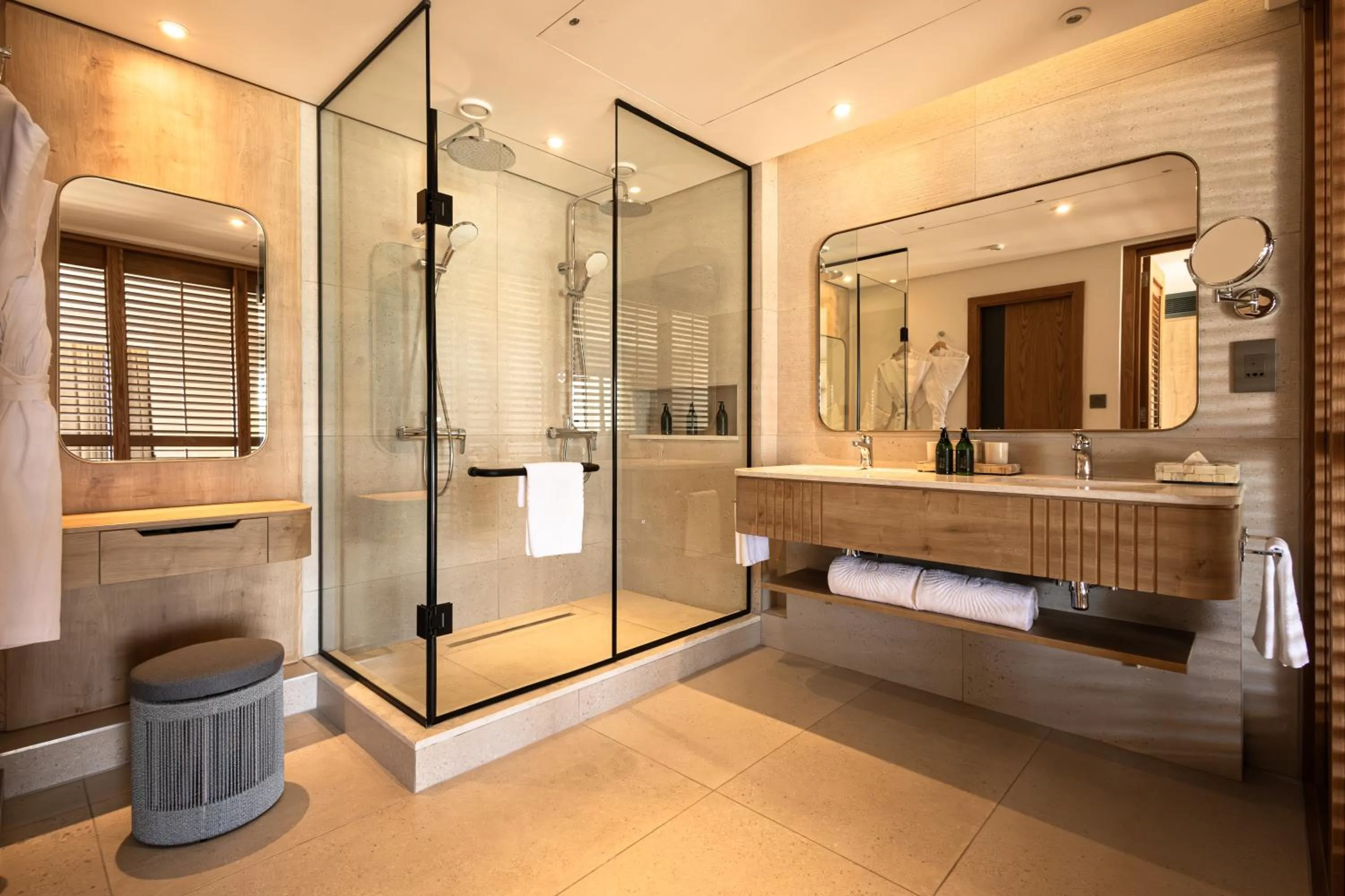 Shower in Shandrani Beachcomber Resort & Spa