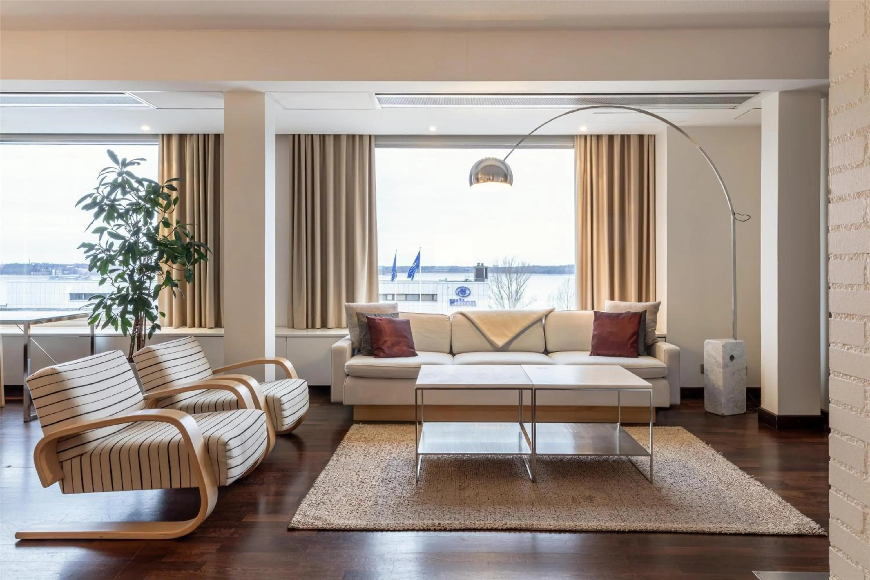 Living room in Hilton Helsinki Kalastajatorppa