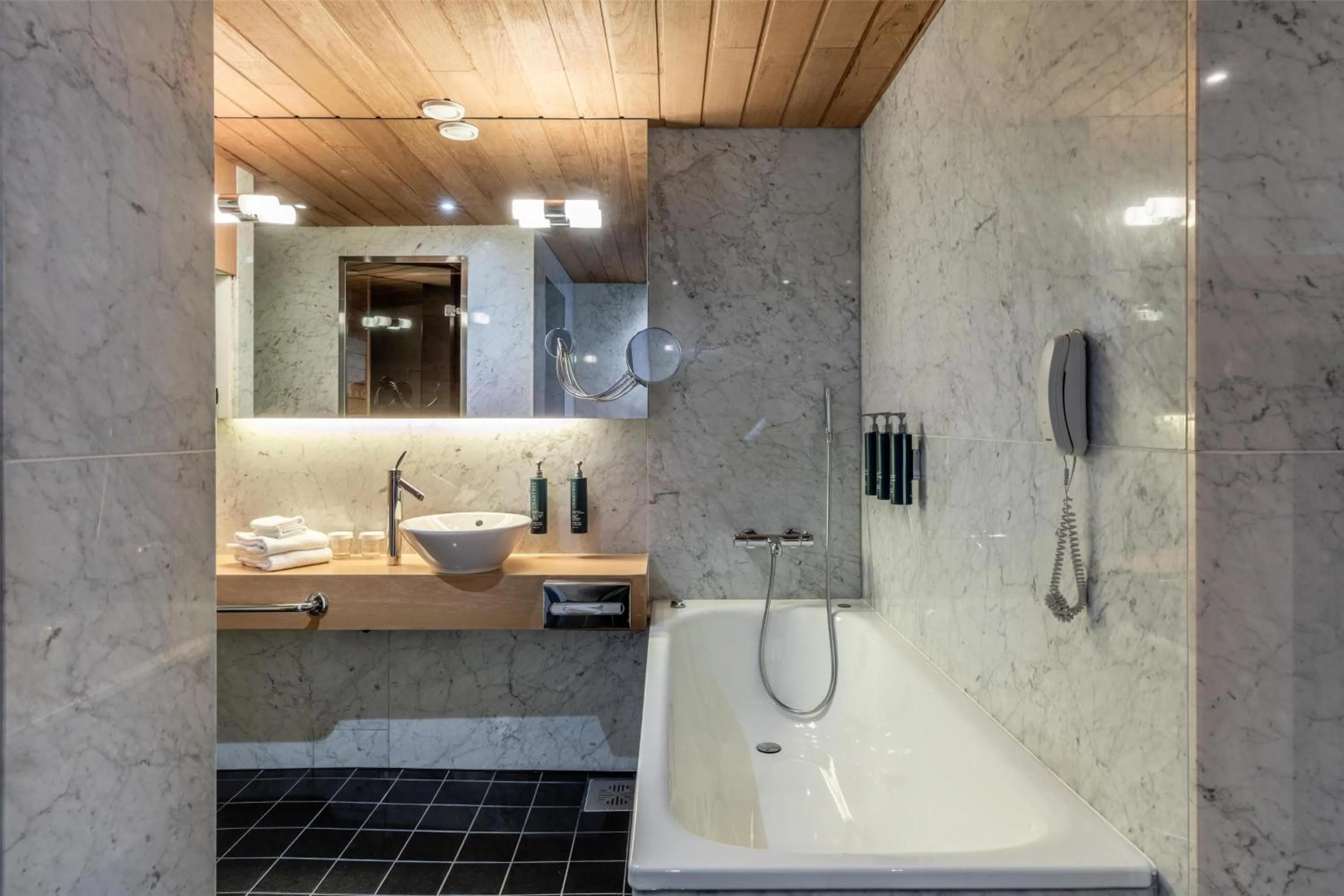 Bathroom in Hilton Helsinki Kalastajatorppa