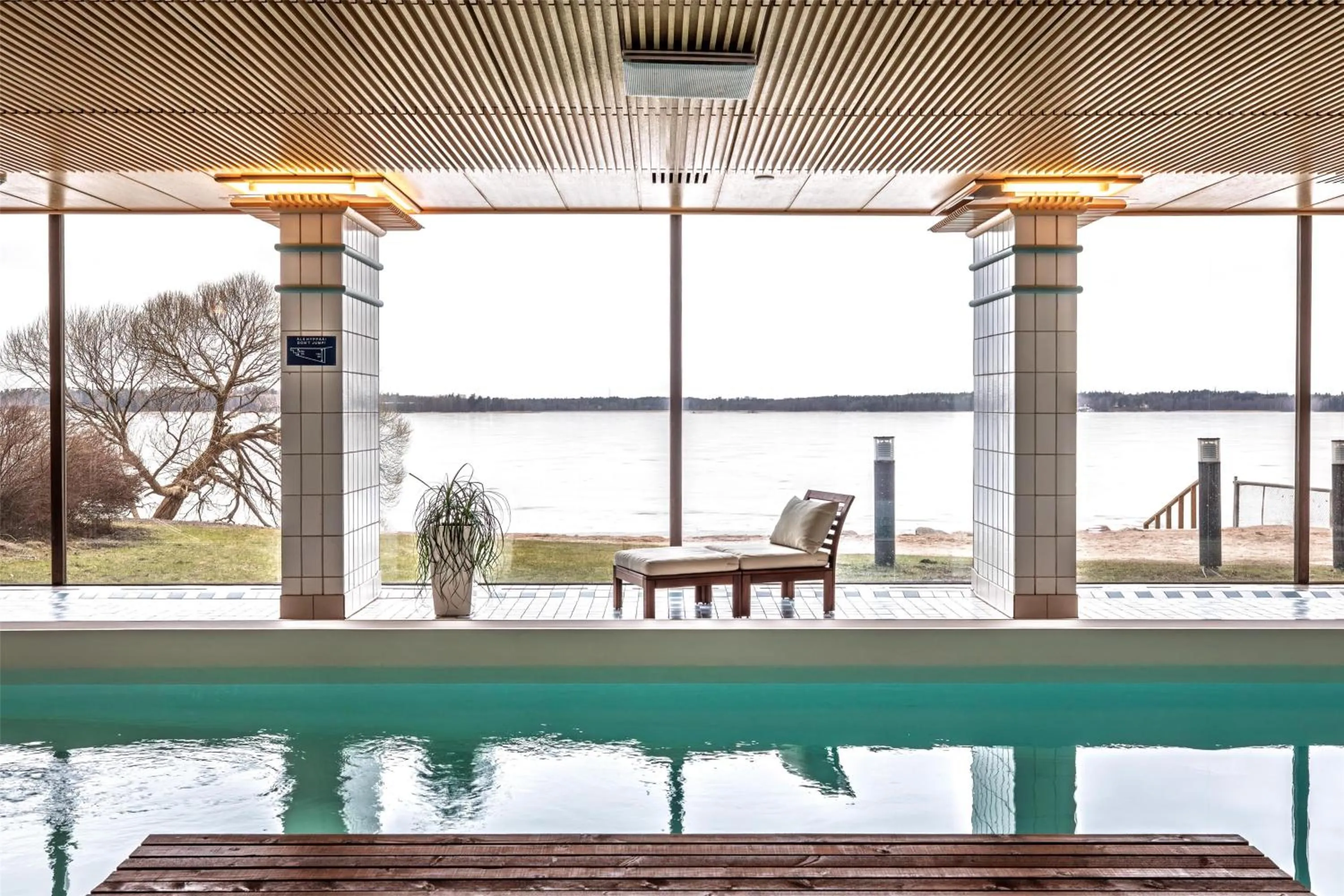 Pool view in Hilton Helsinki Kalastajatorppa