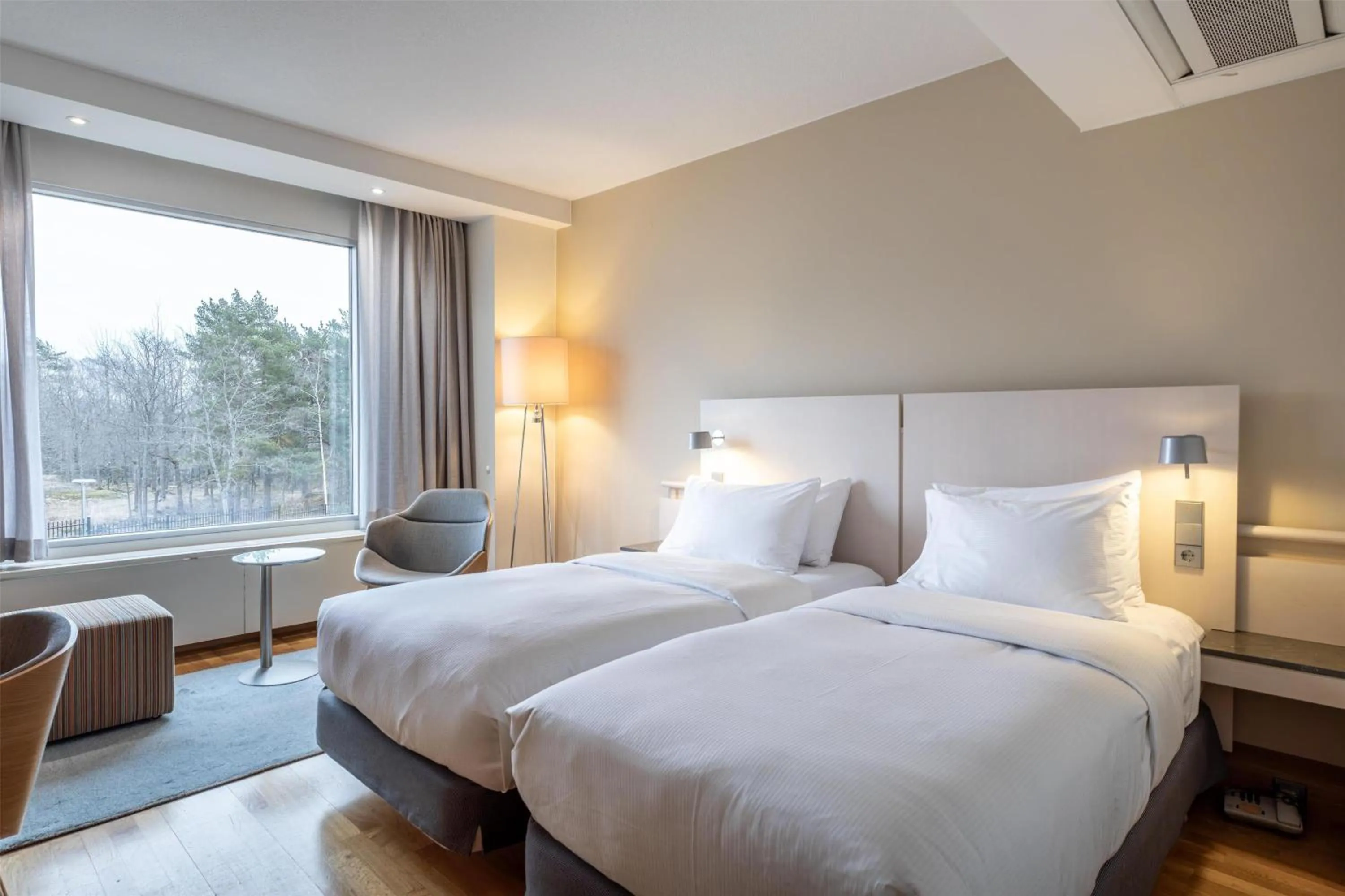 Bed in Hilton Helsinki Kalastajatorppa