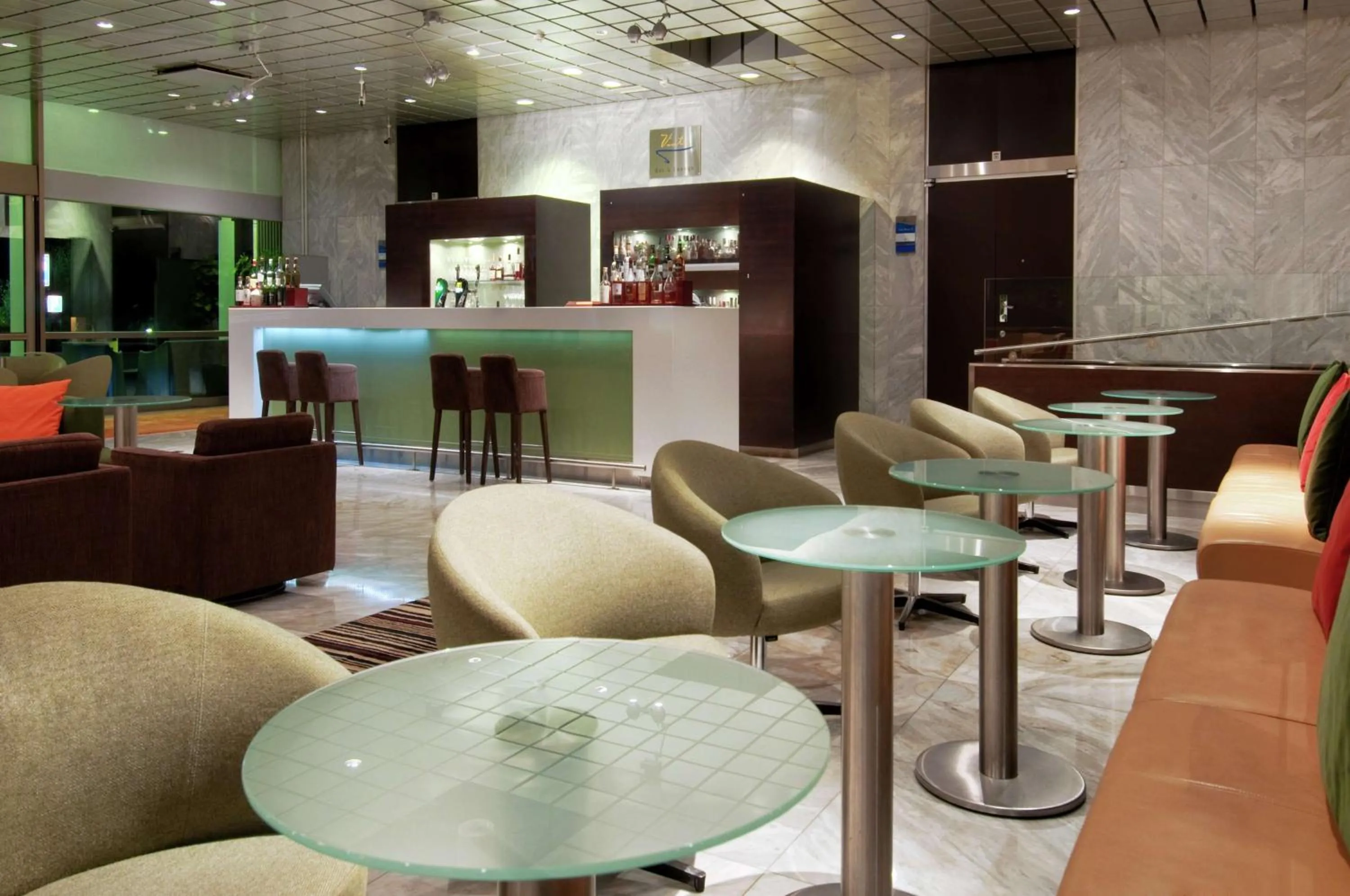 Lounge or bar in Hilton Helsinki Kalastajatorppa