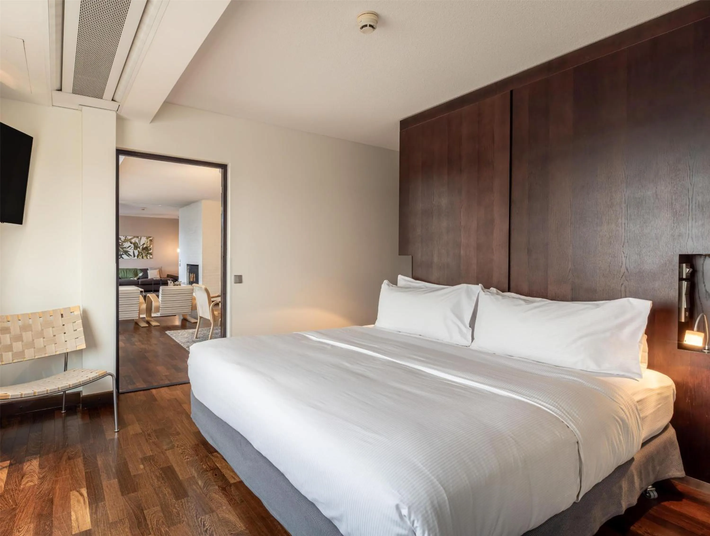 Bed in Hilton Helsinki Kalastajatorppa