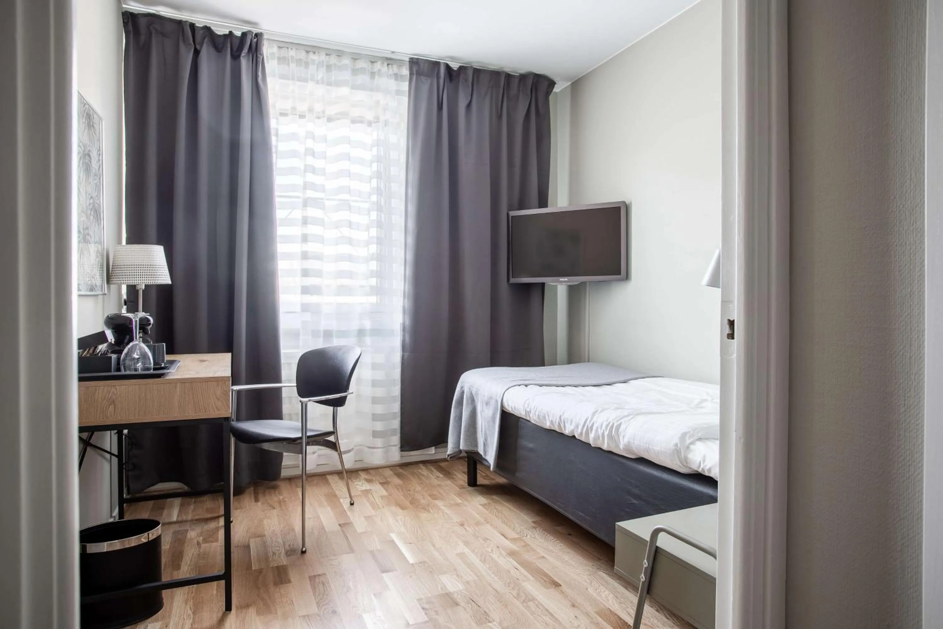 Photo of the whole room, Bed in Palm Tree Hotel, Best Western Signature Collection