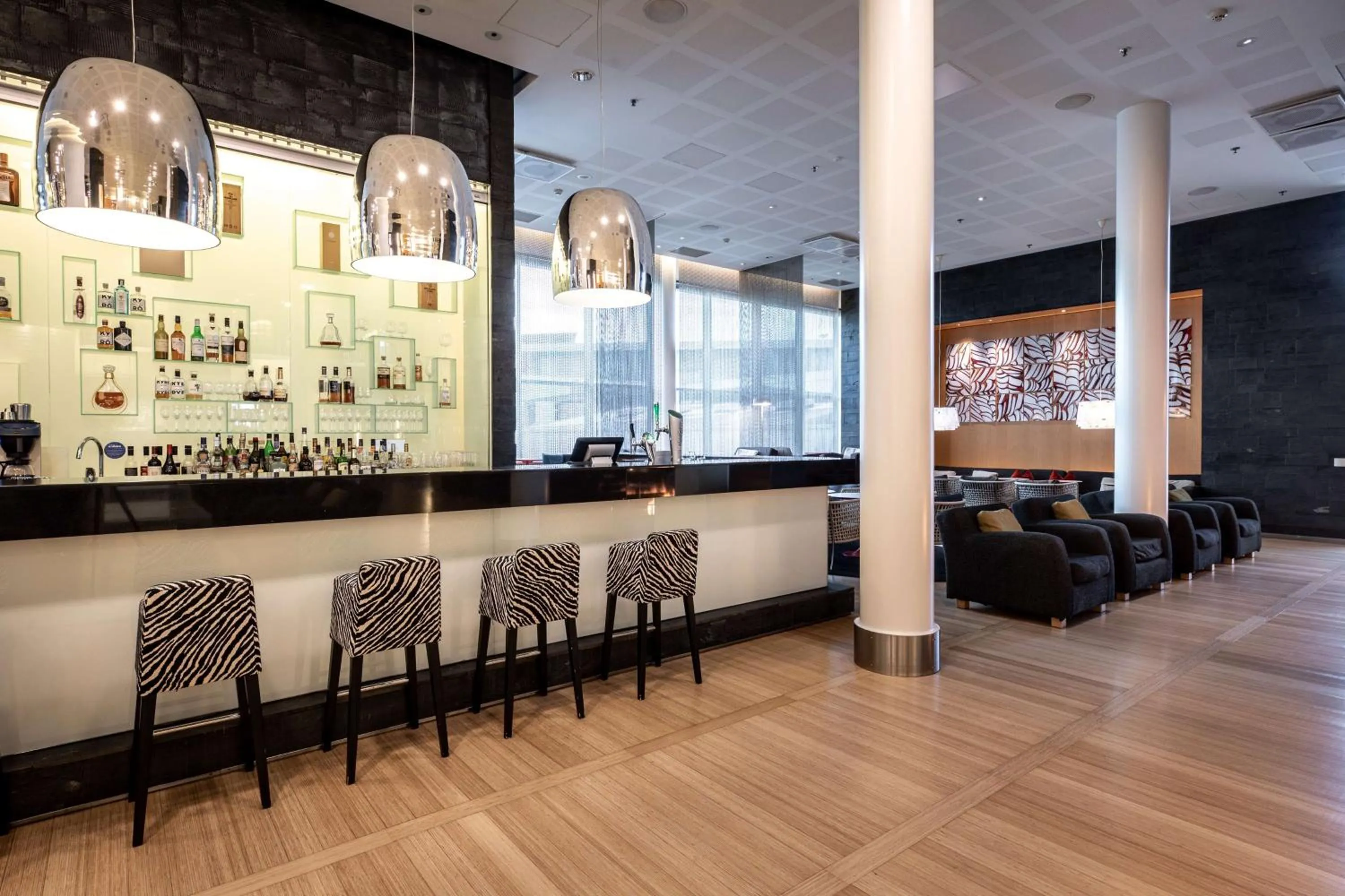 Lounge or bar in Hilton Helsinki Airport