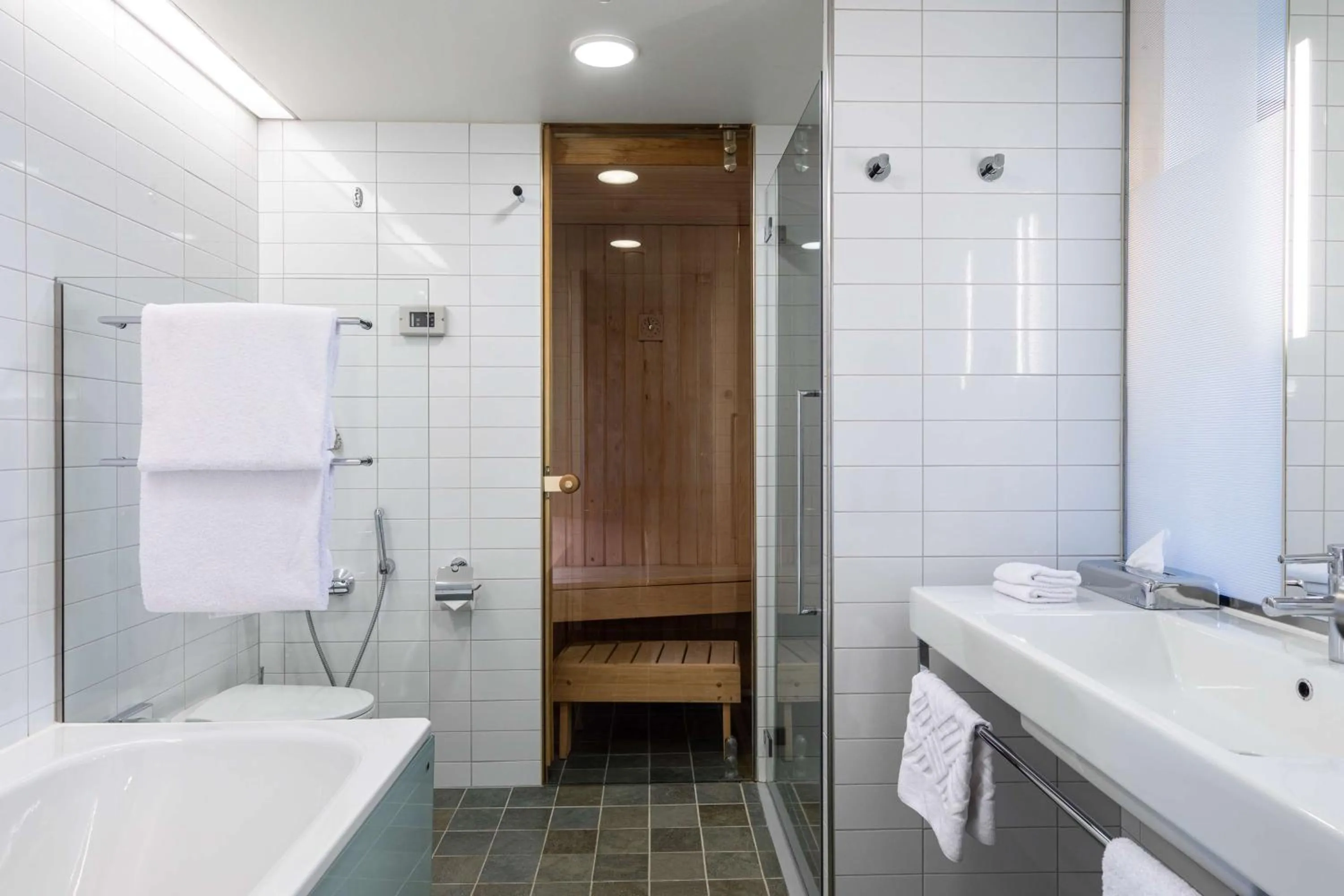 Bathroom in Hilton Helsinki Airport