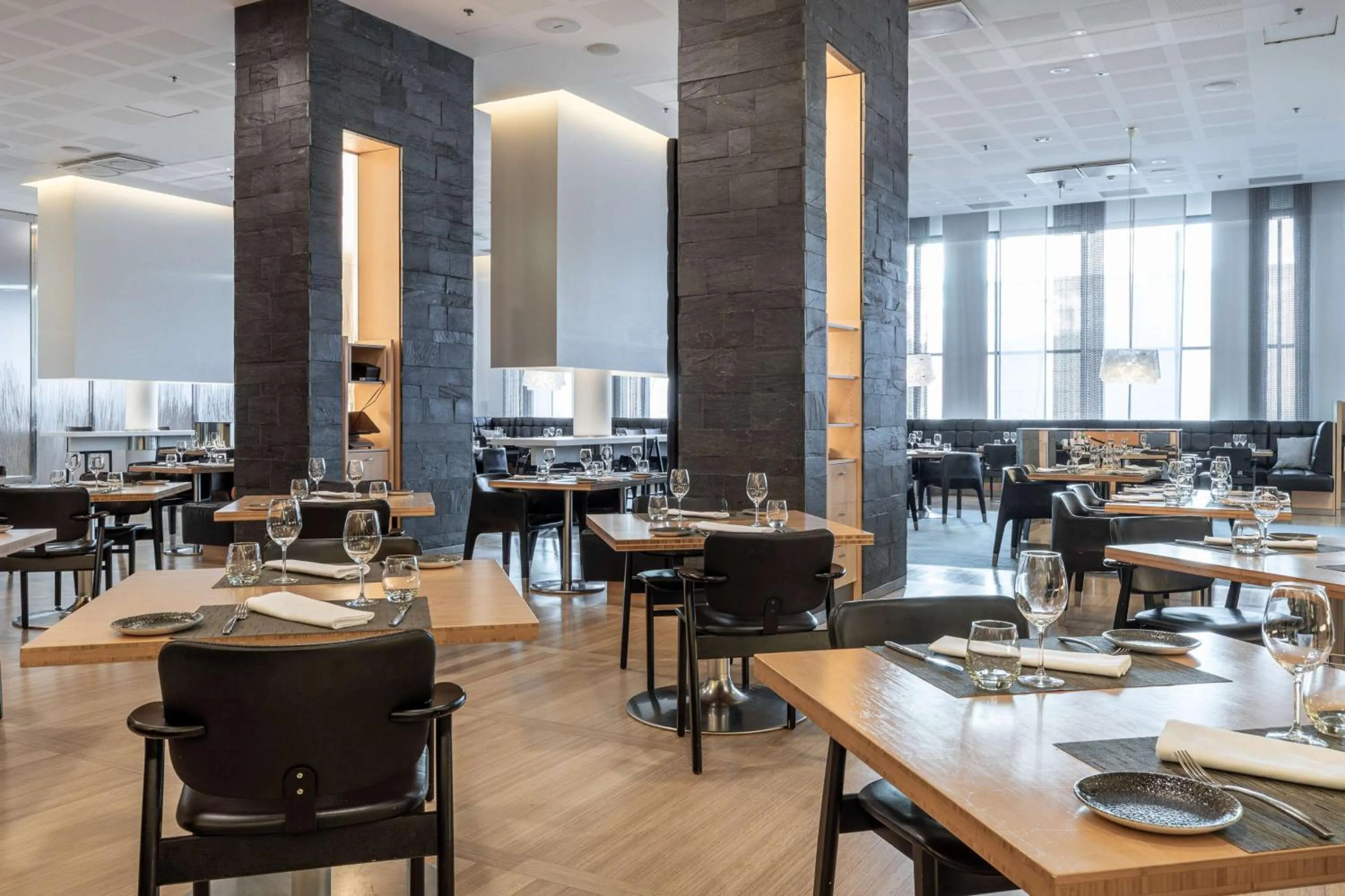 Restaurant/places to eat in Hilton Helsinki Airport