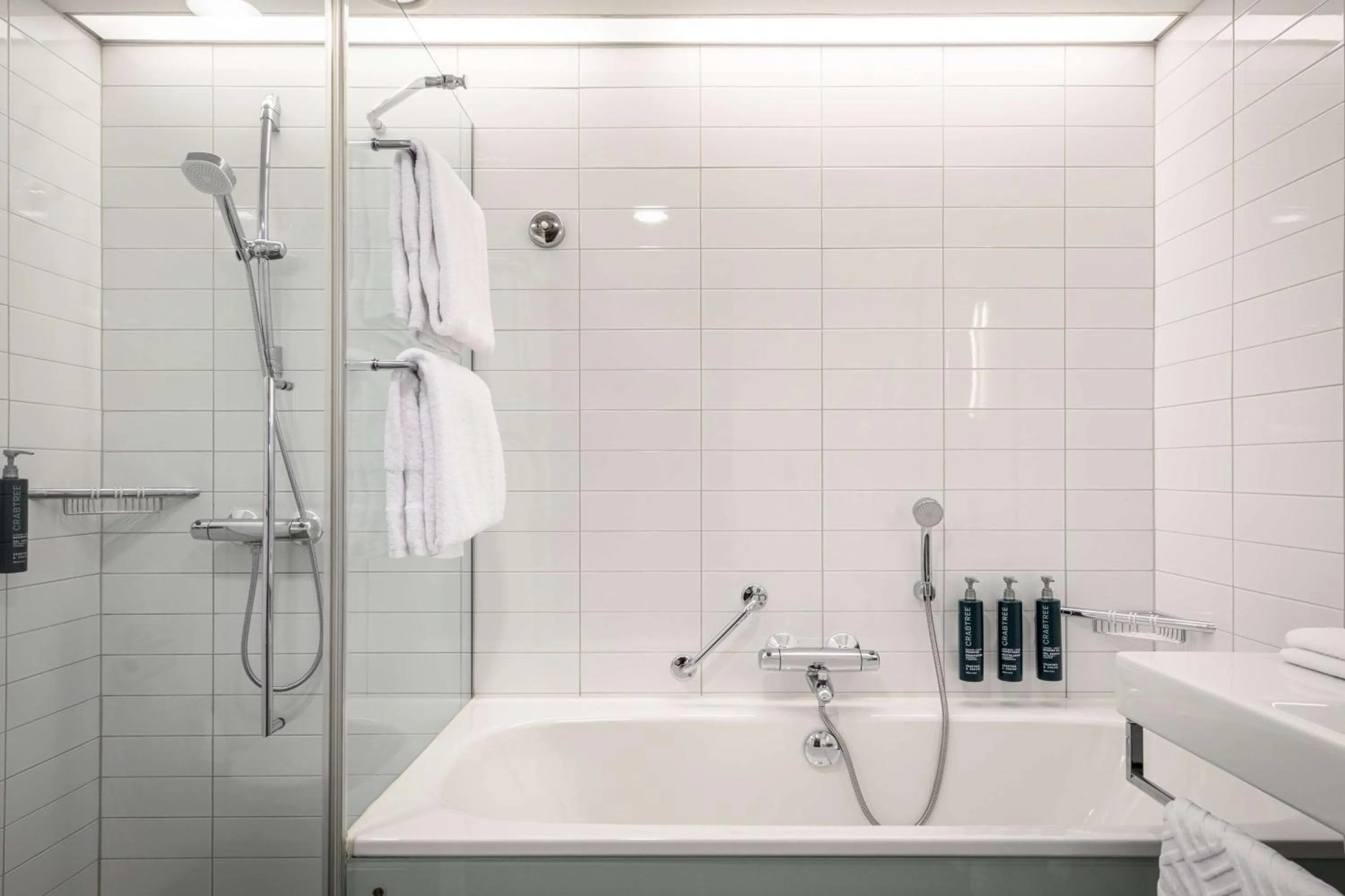 Bathroom in Hilton Helsinki Airport