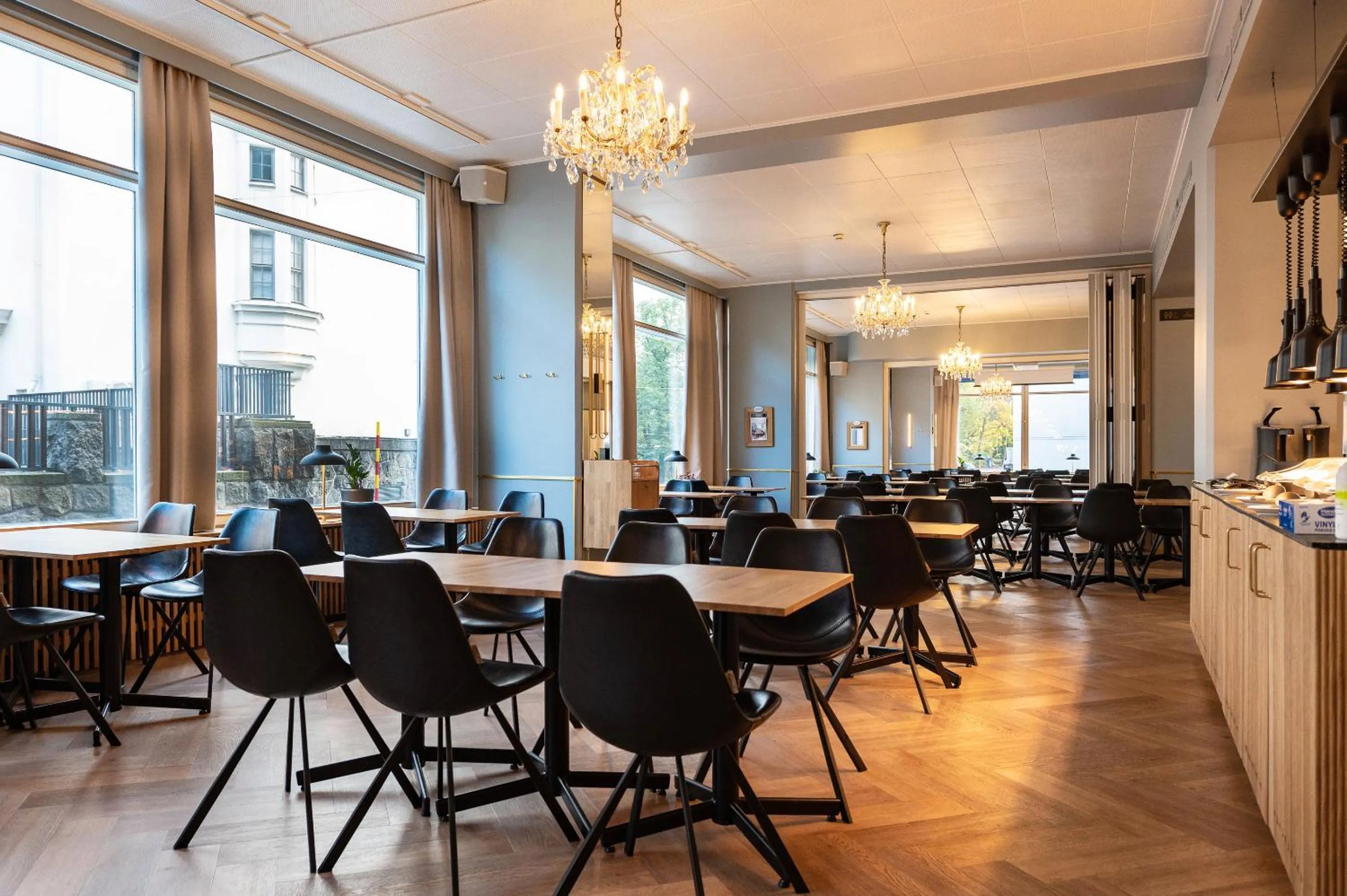 Restaurant/places to eat in Hotel Arthur