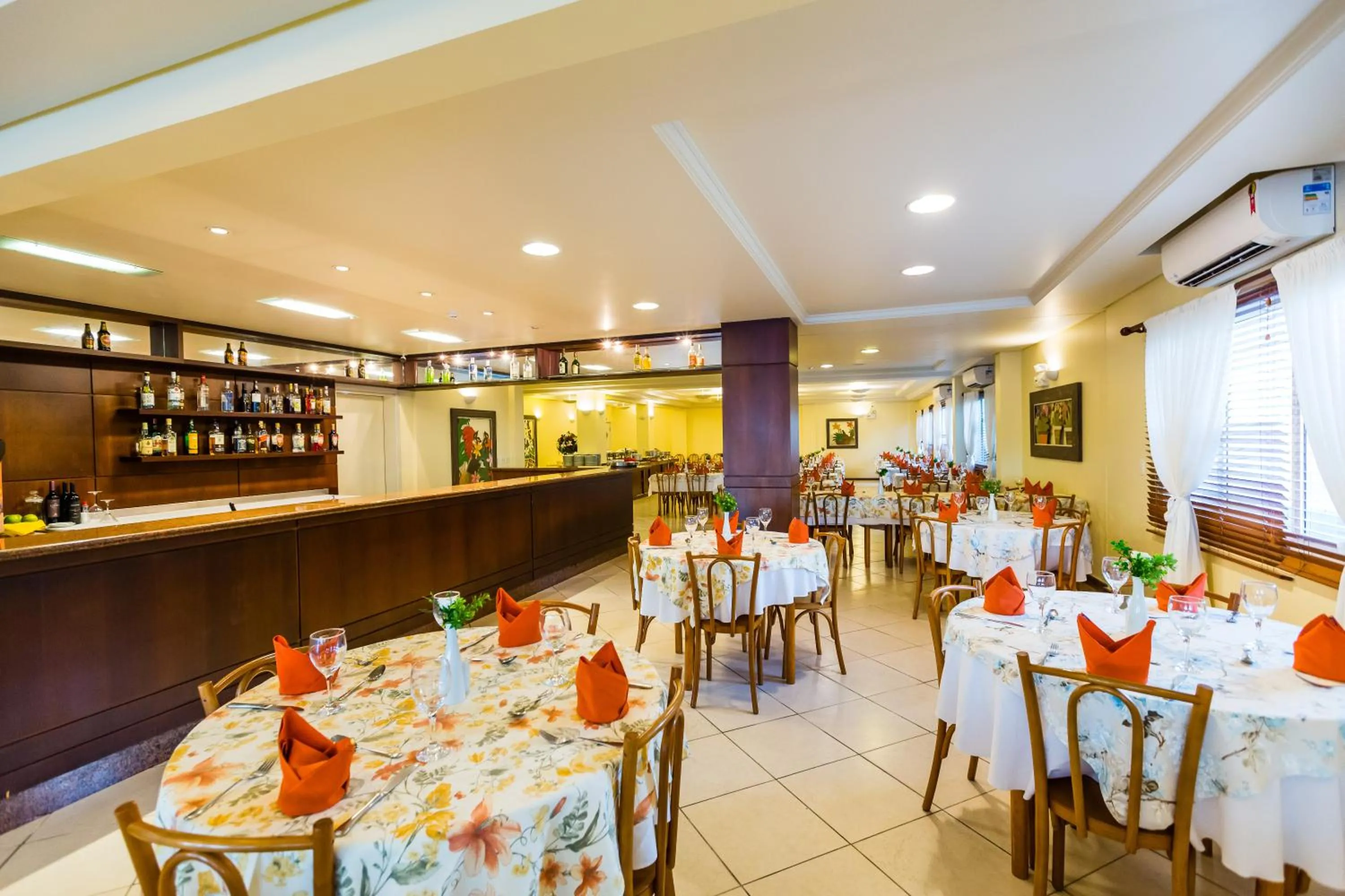 Restaurant/places to eat in Hotel Vila do Farol