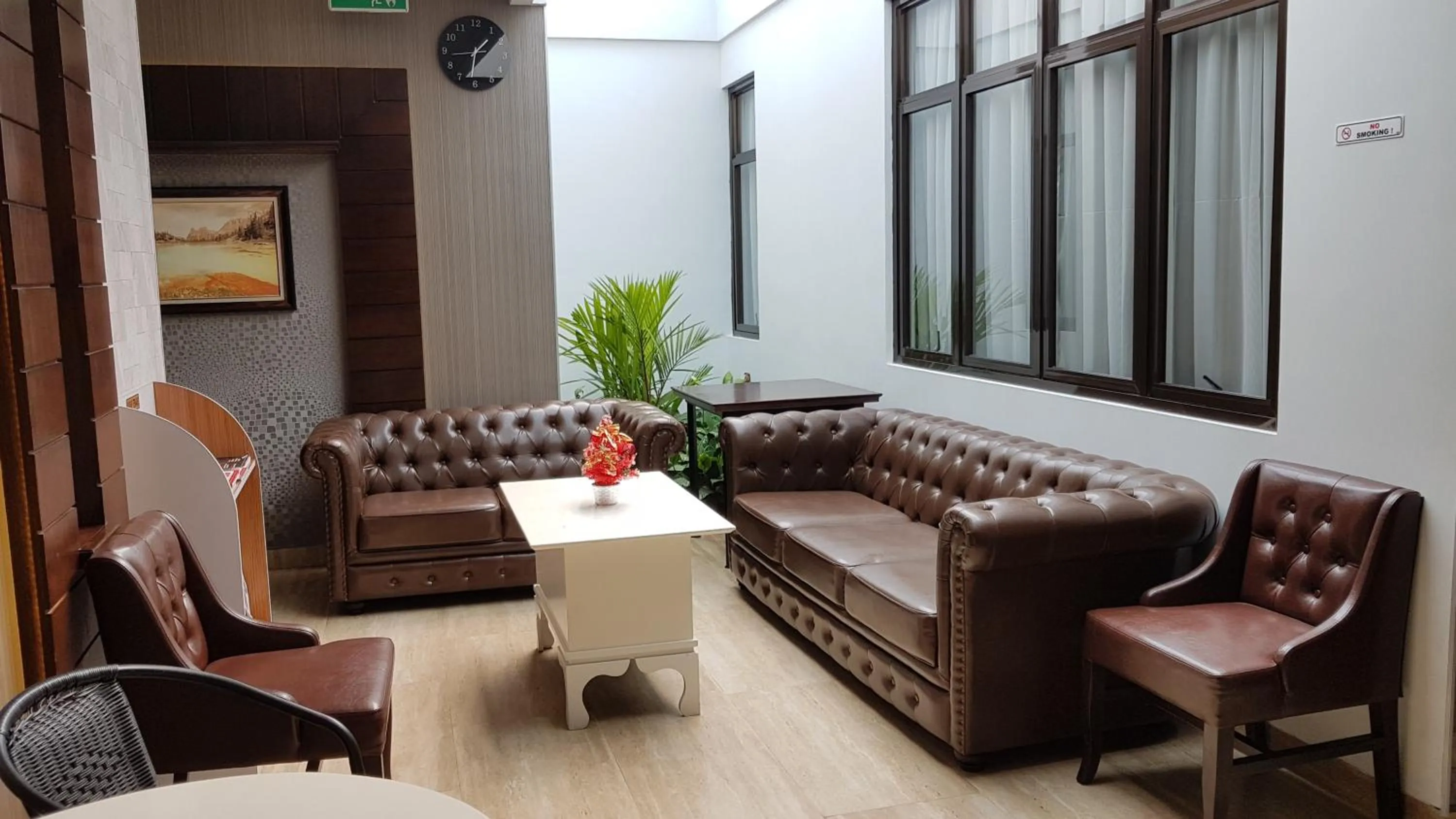 Communal lounge/ TV room in Casa de Wanea Hotel