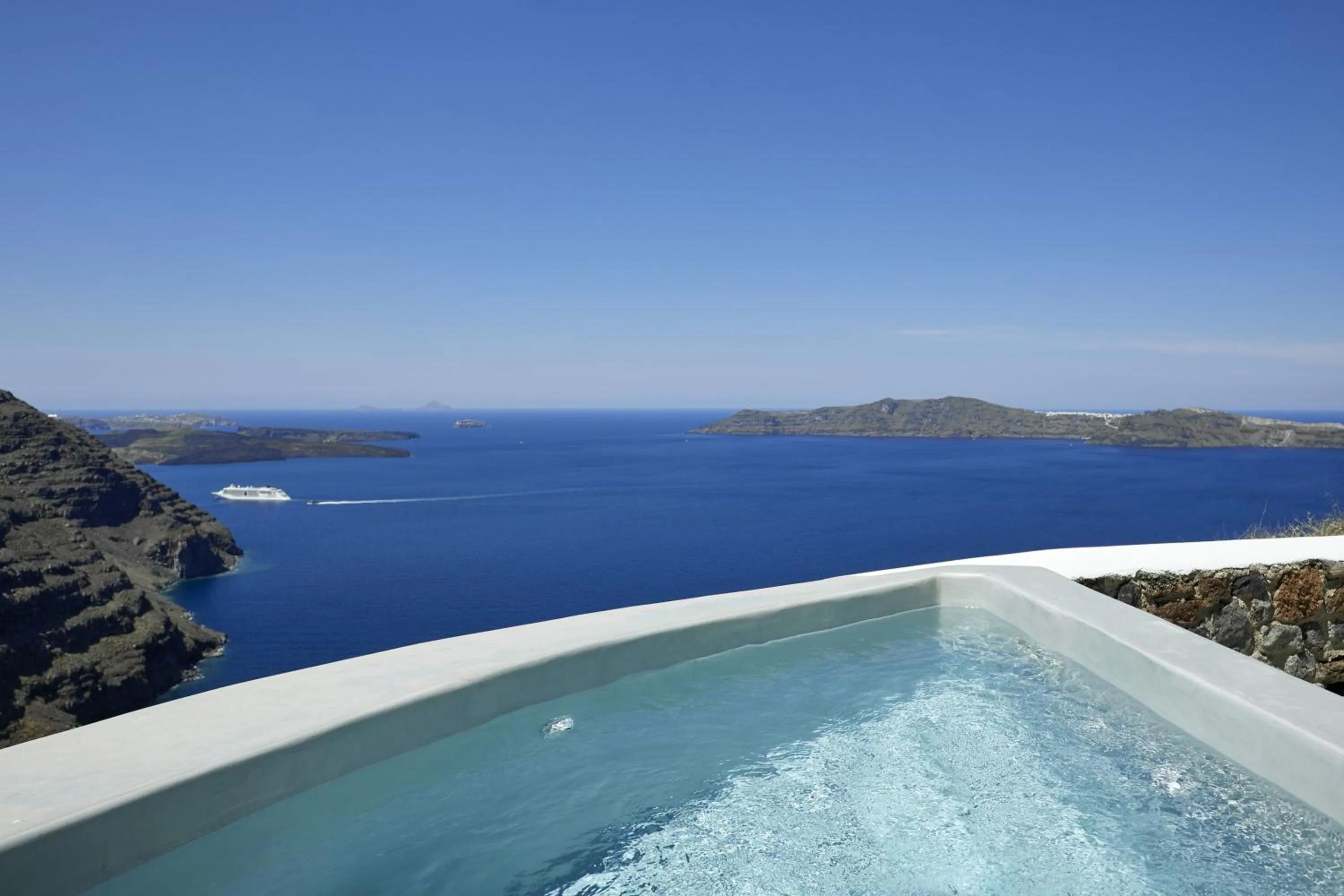Hot Tub in Santorini Princess Spa Hotel