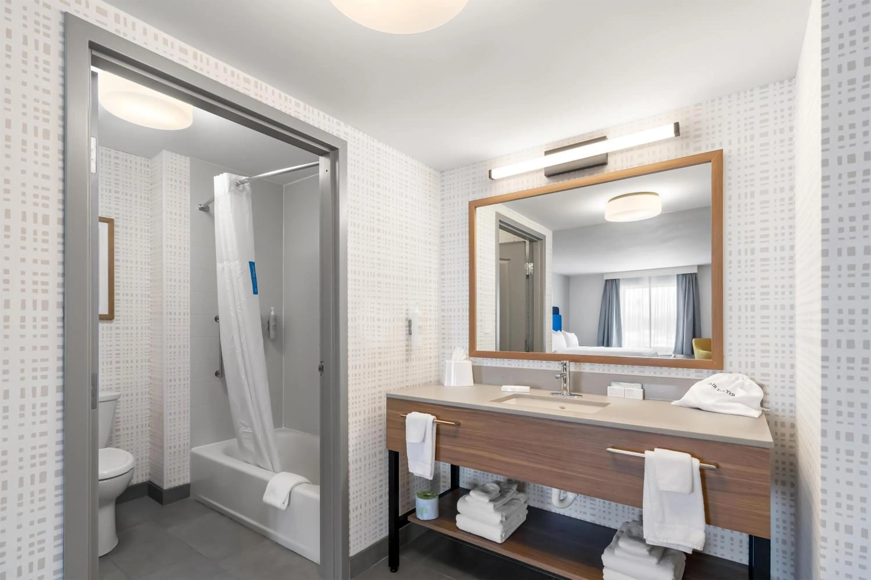 Bathroom in Hampton Inn & Suites New Castle, PA