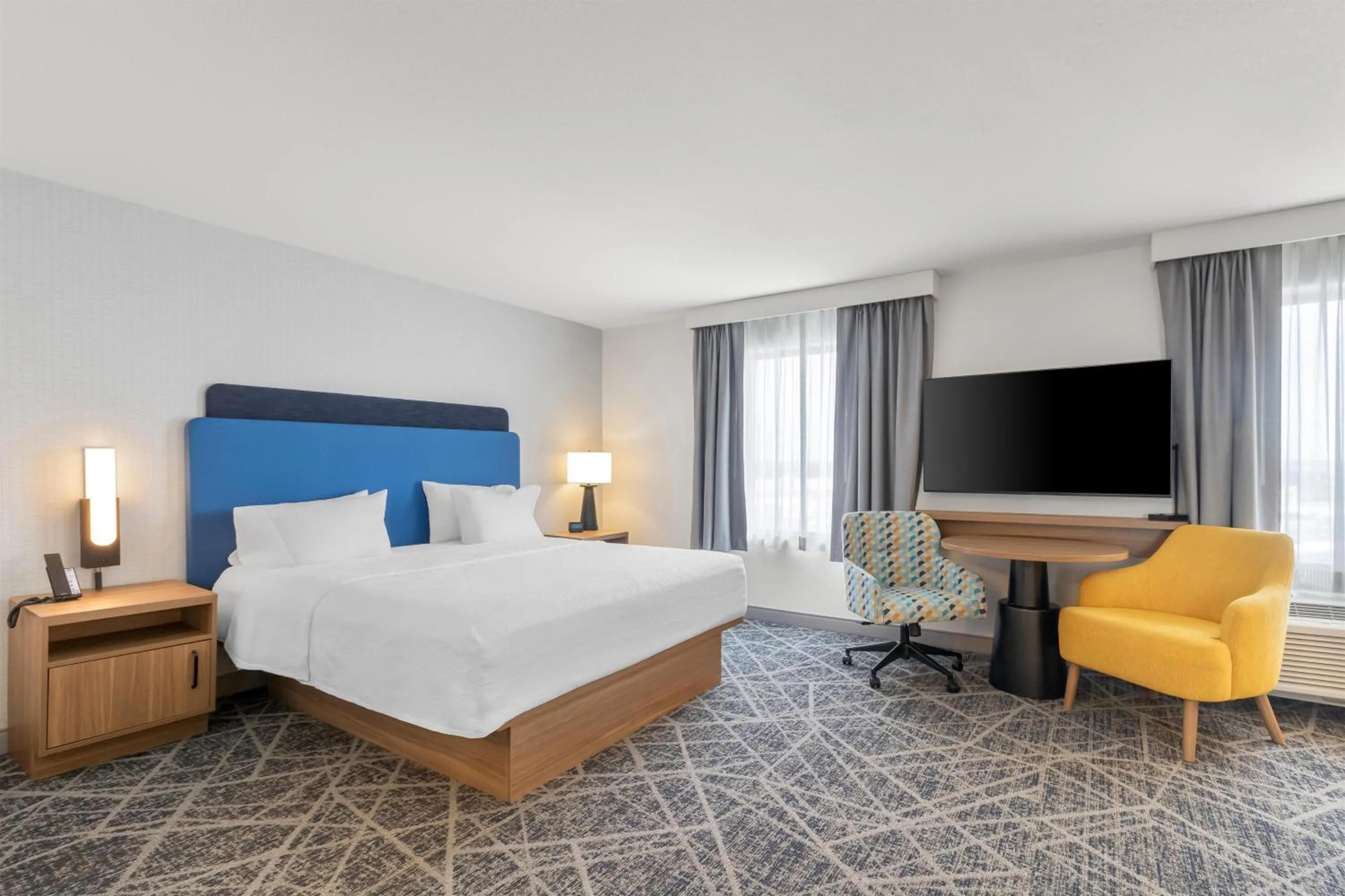 Bed in Hampton Inn & Suites New Castle, PA