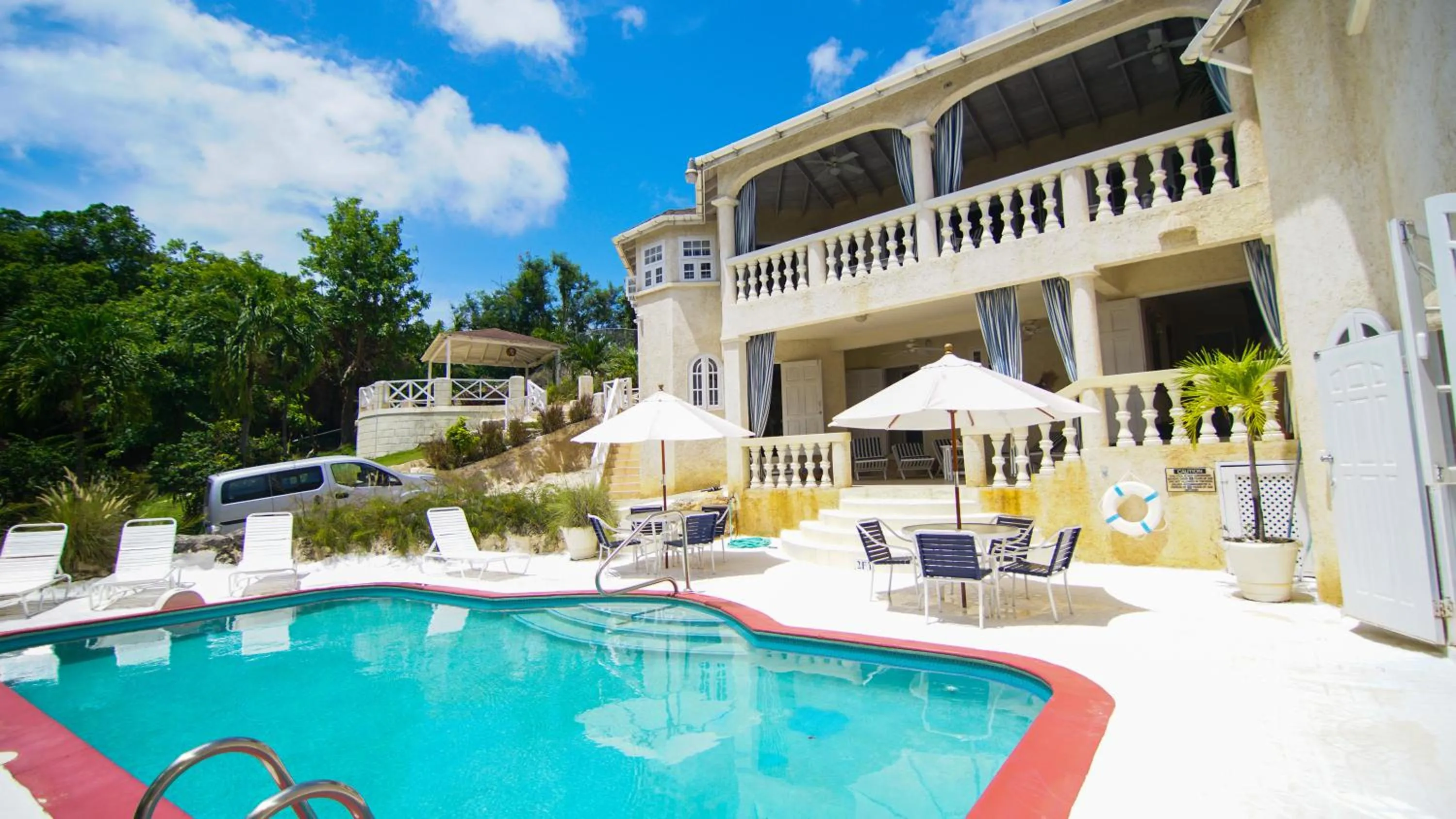 Swimming pool in Sea Symphony Villa