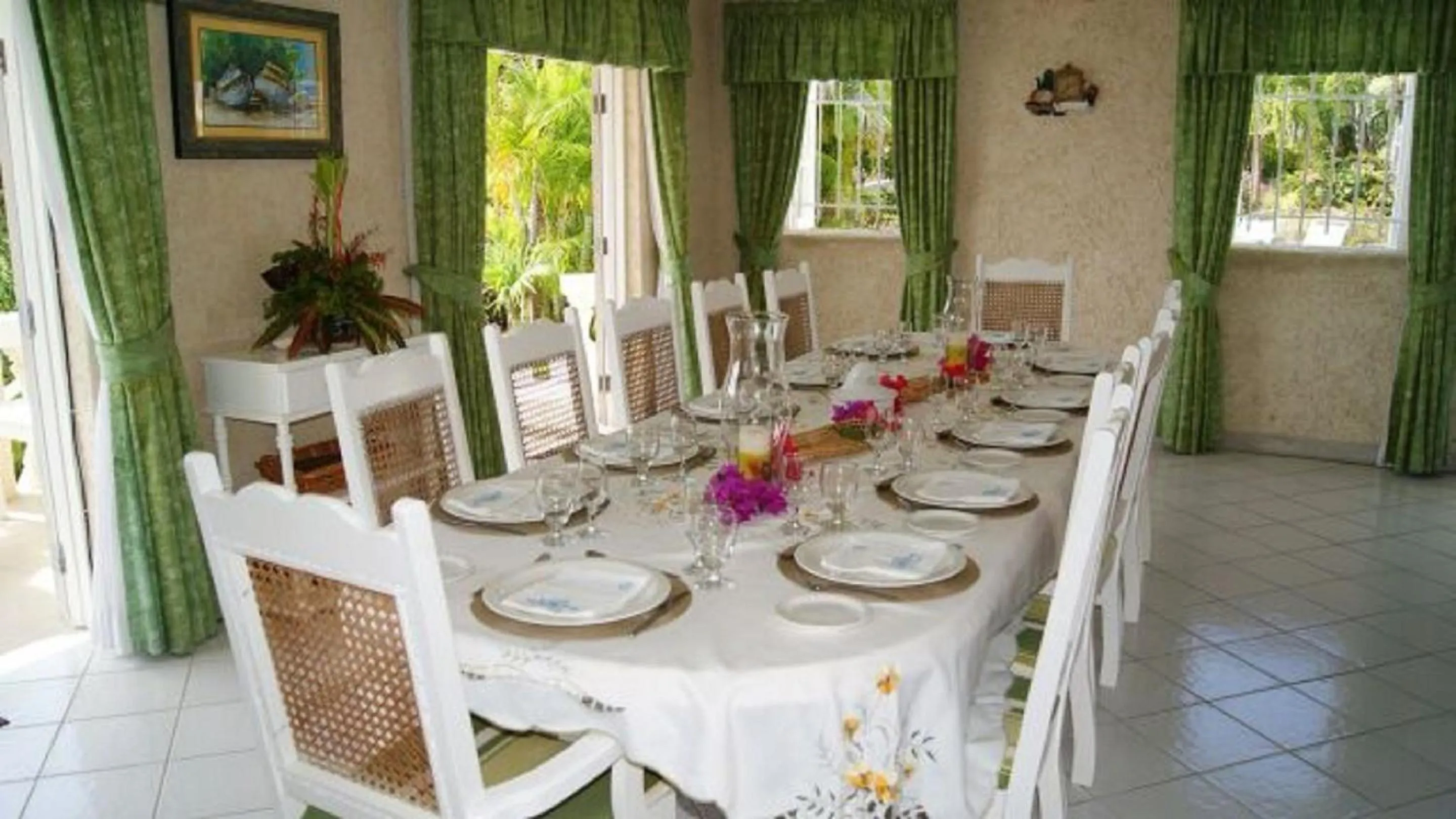 Food and drinks in Sea Symphony Villa