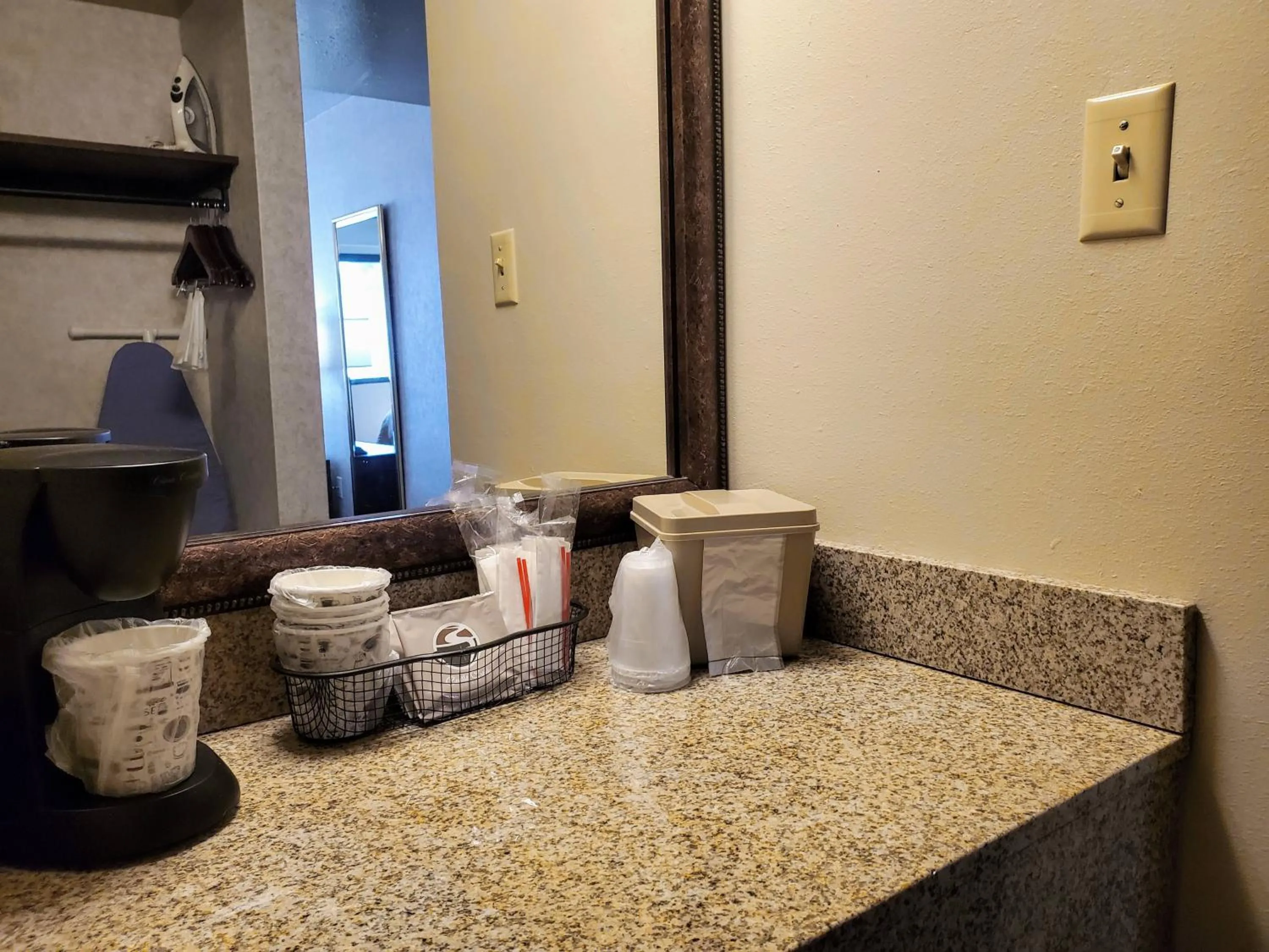 Coffee/tea facilities in Ramkota Hotel Watertown