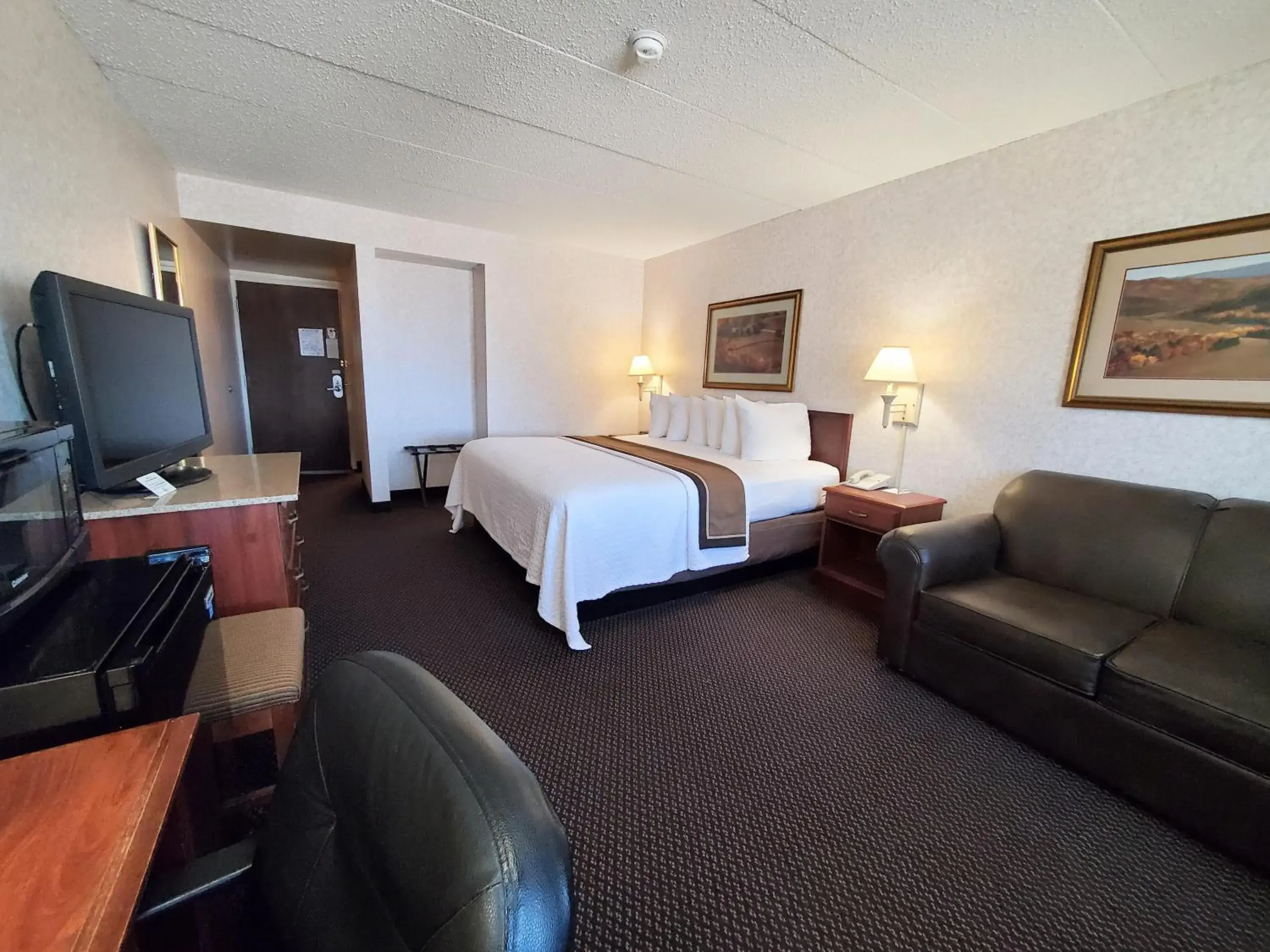 King Room with Sofa Bed - Disability Access in Ramkota Hotel Watertown King Room with Sofa Bed - Disability Access in Ramkota Hotel Watertown