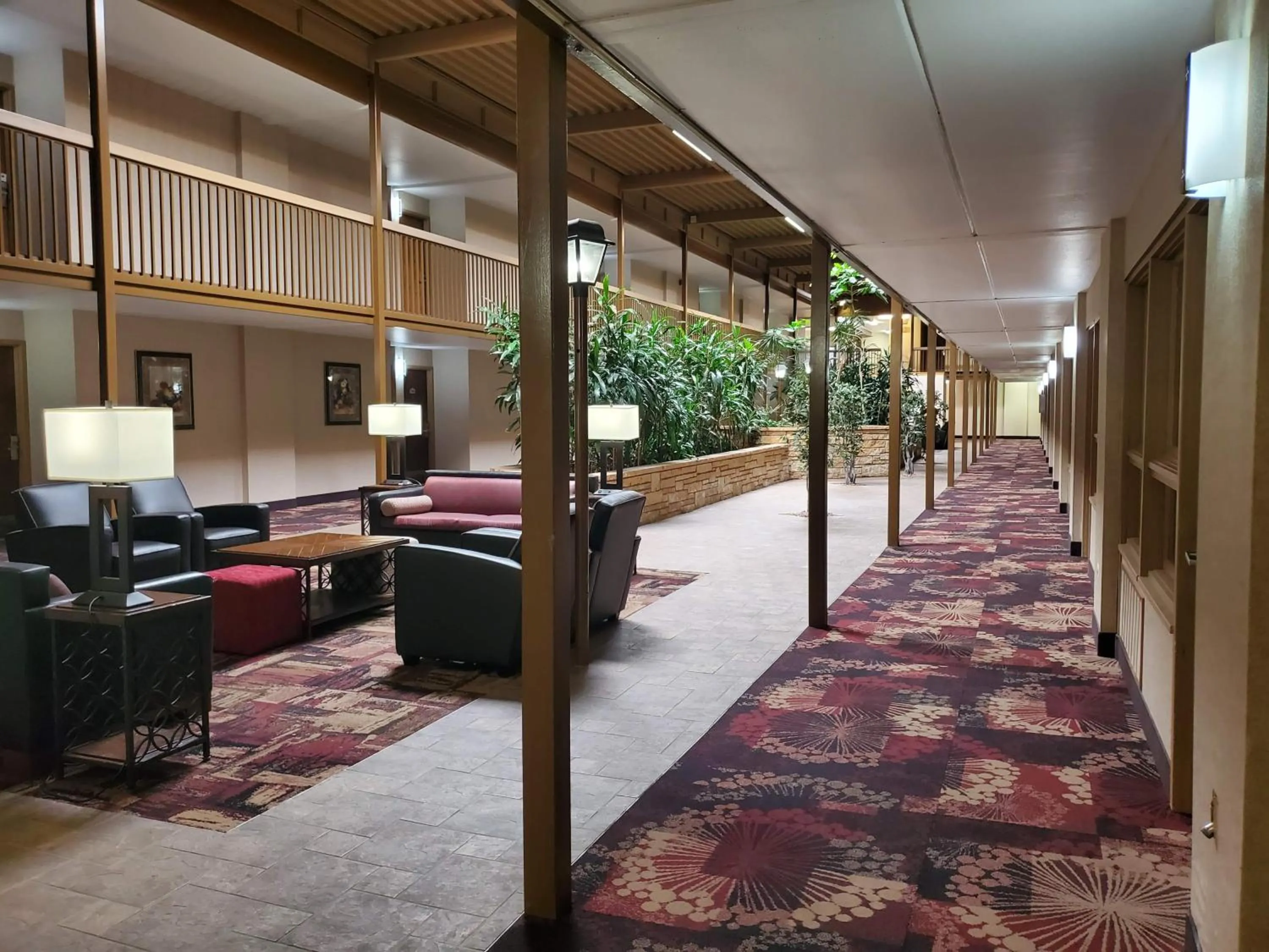 Seating area in Ramkota Hotel Watertown