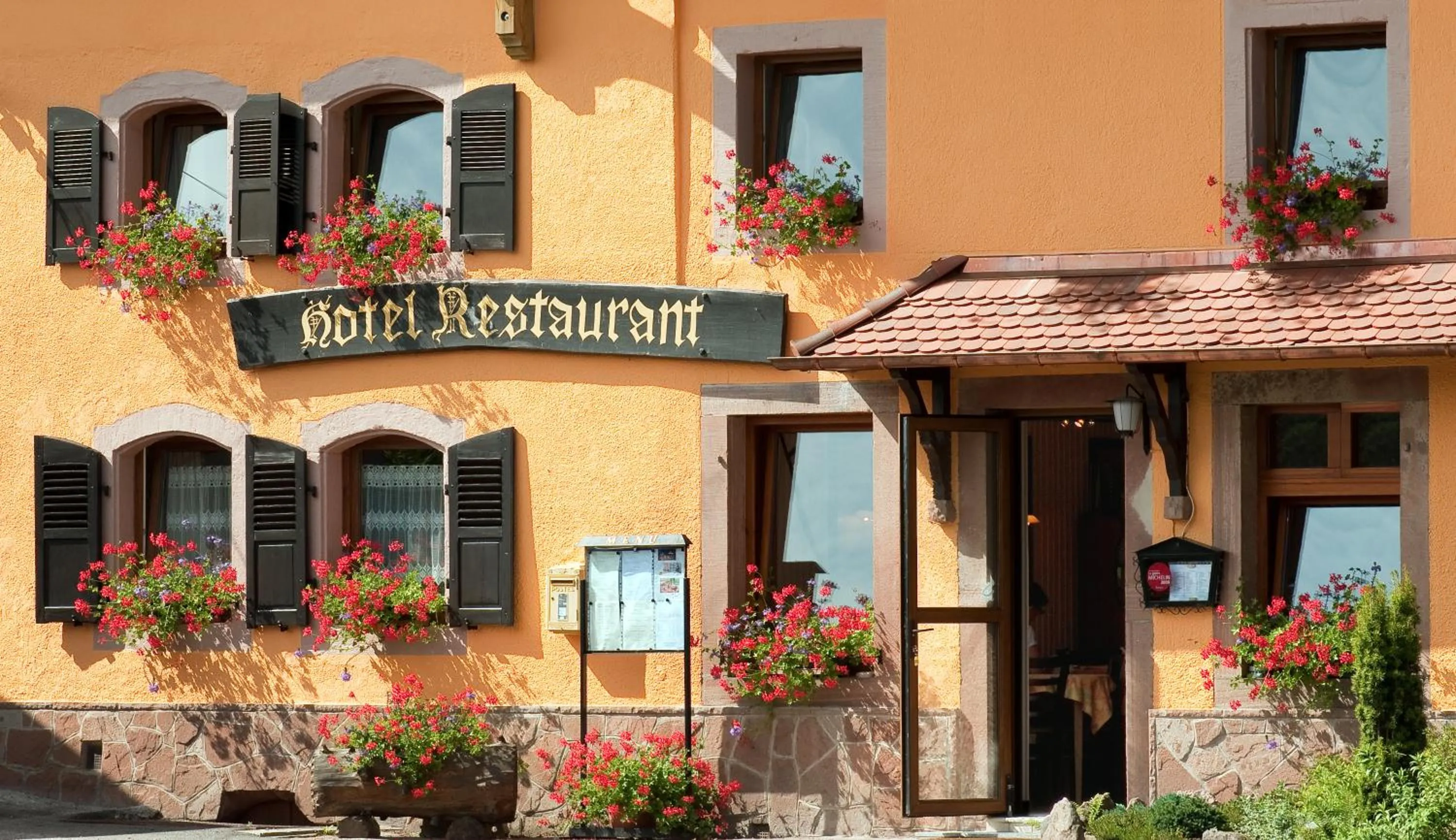 Facade/entrance in Logis Hôtel Restaurant Neuhauser