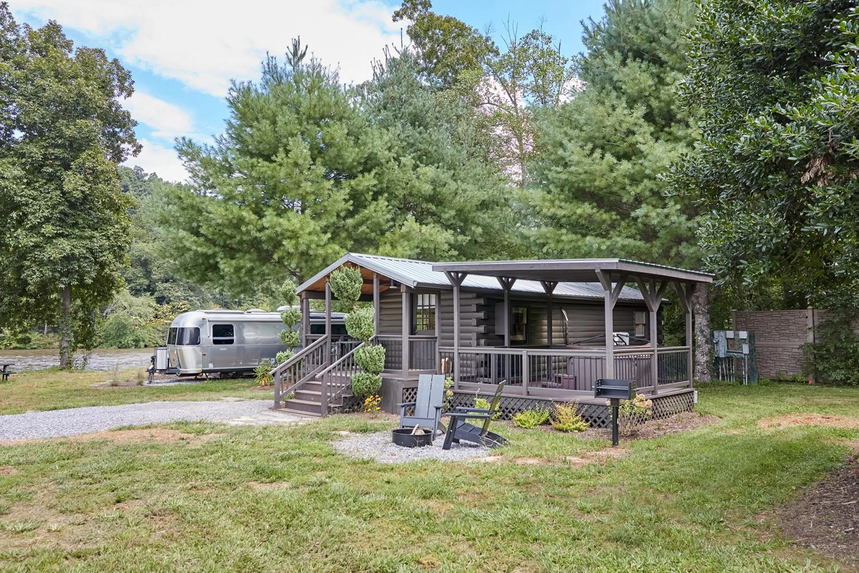 Property building in Asheville River Cabins
