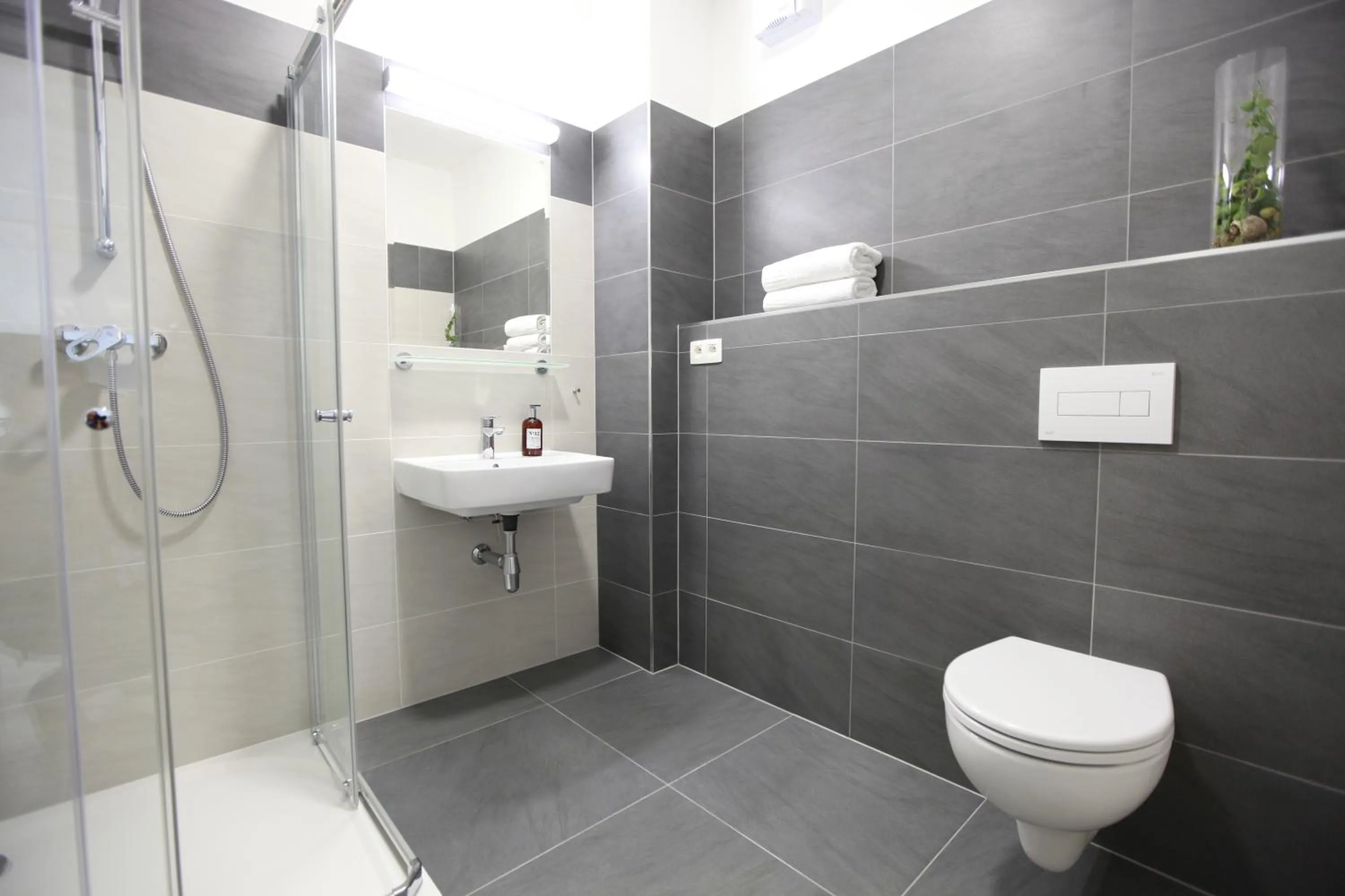 Shower in City Center Best Place Apartments