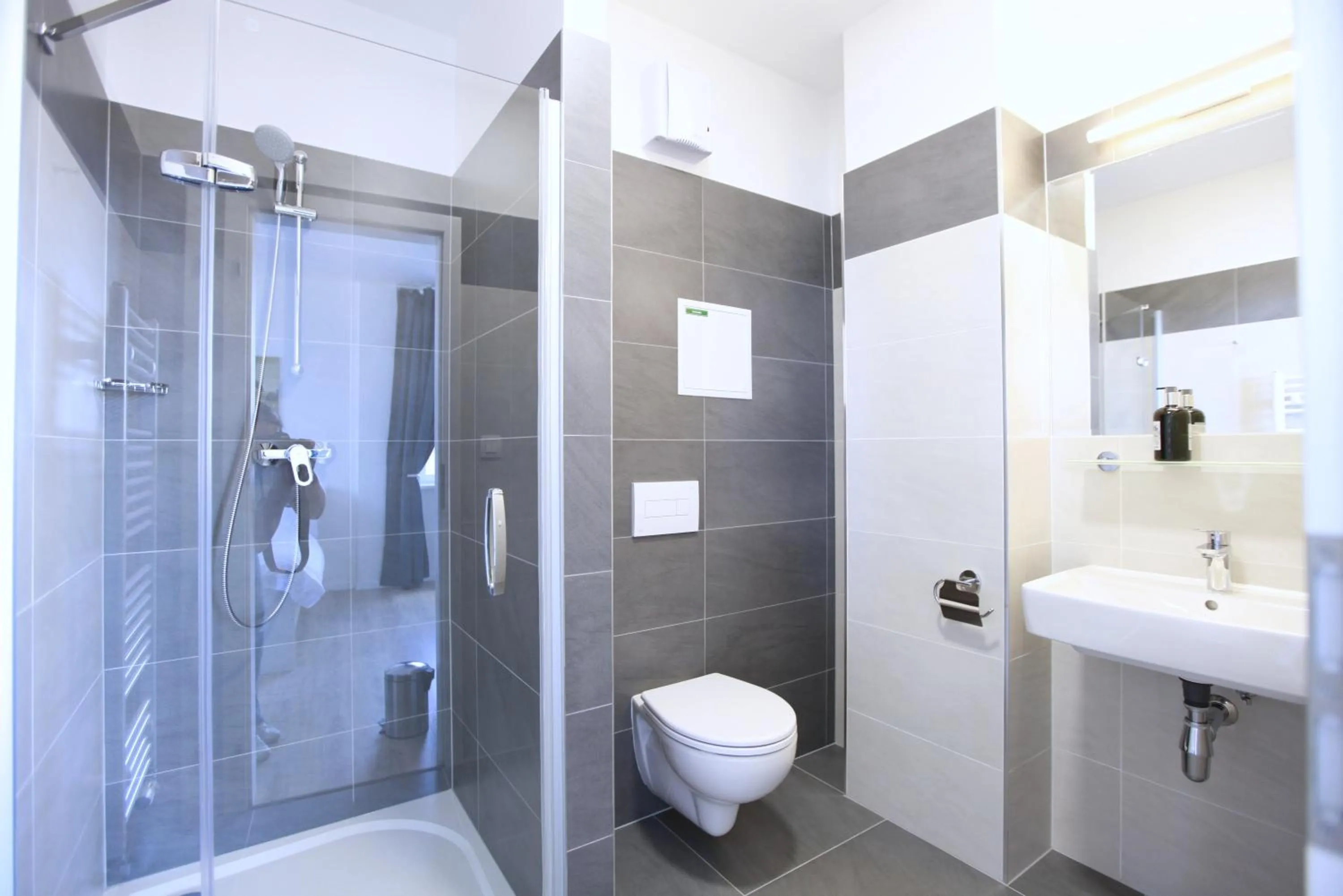 Shower in City Center Best Place Apartments
