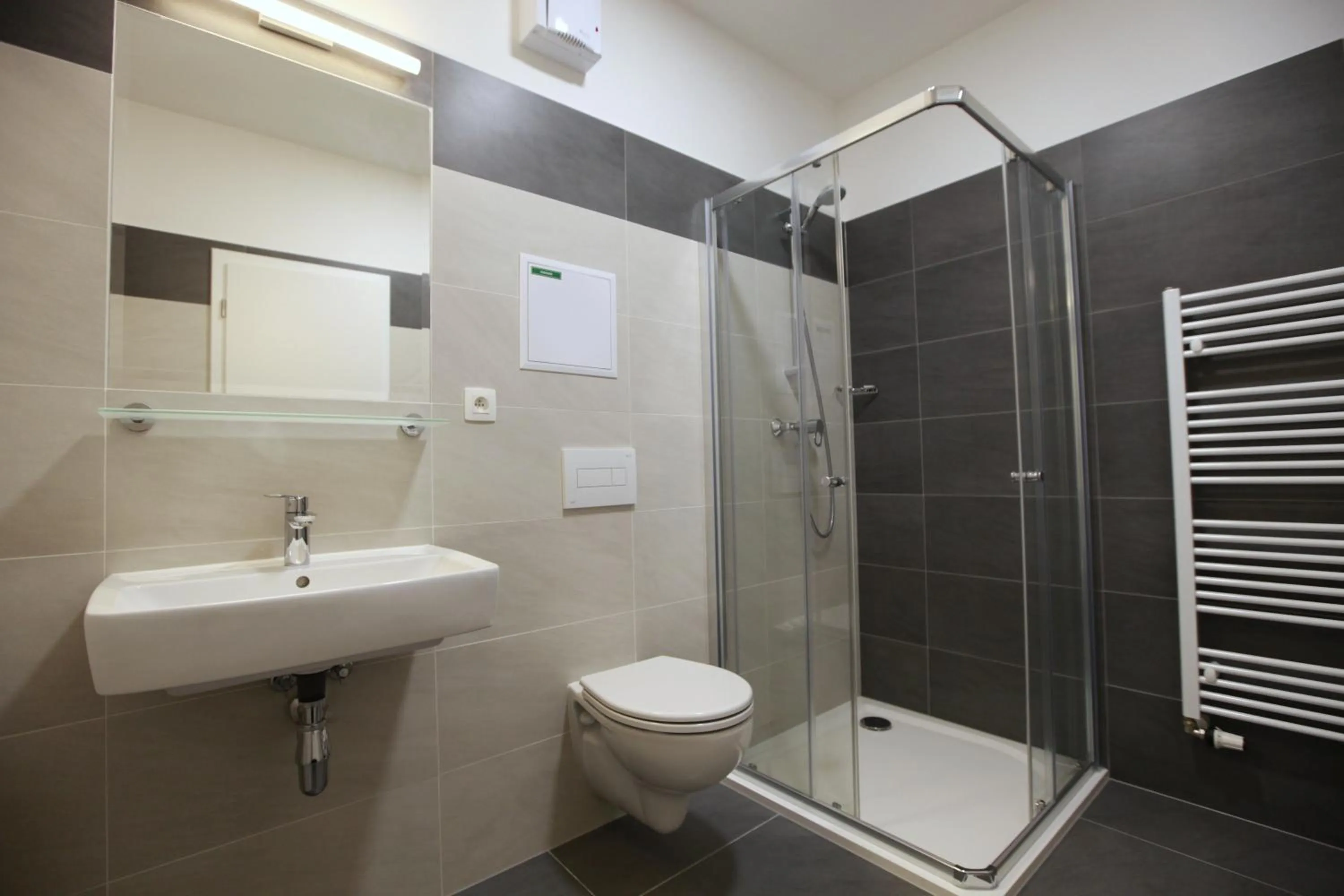 Shower in City Center Best Place Apartments