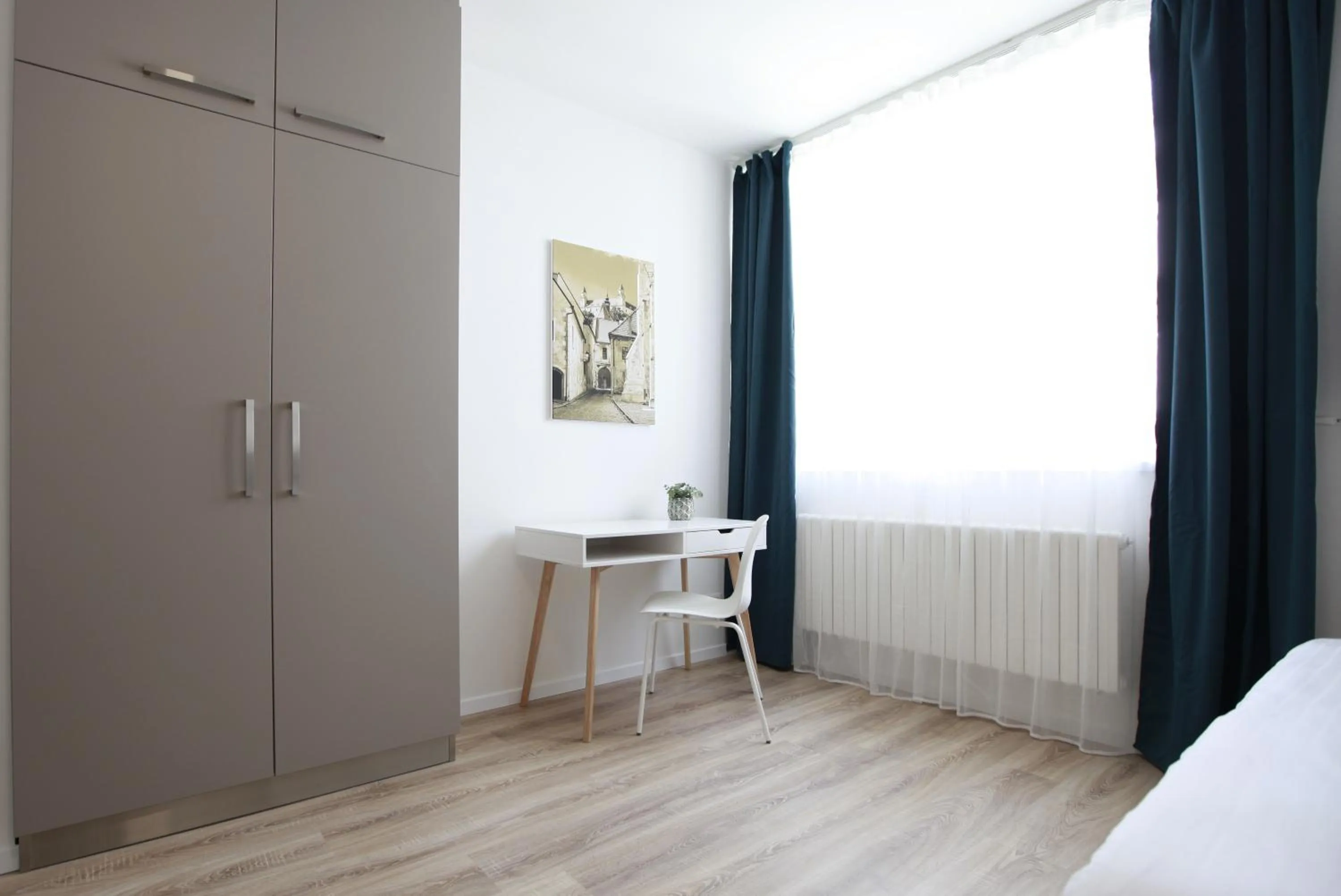 hair dresser, Bed in City Center Best Place Apartments