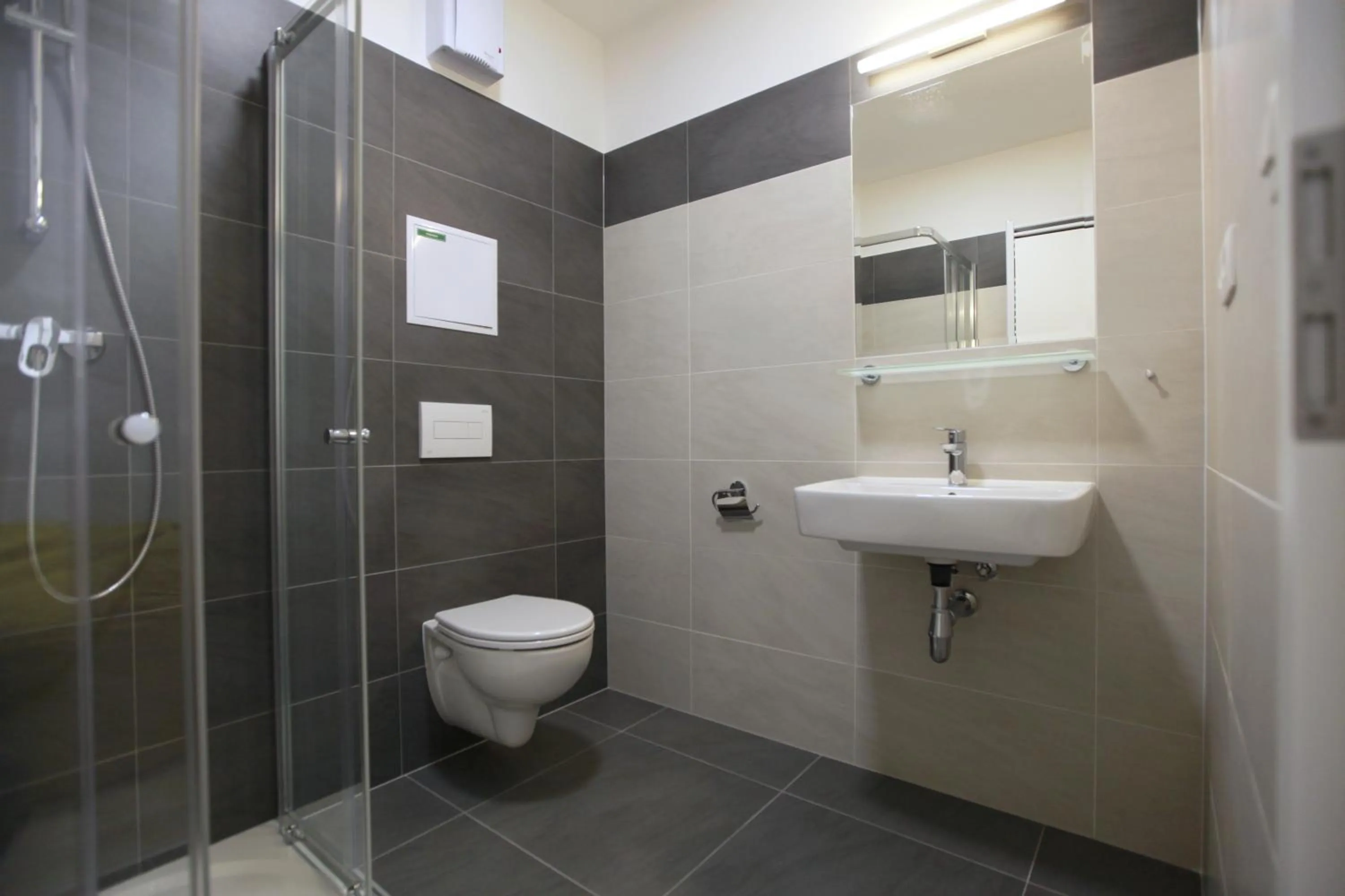 Shower in City Center Best Place Apartments