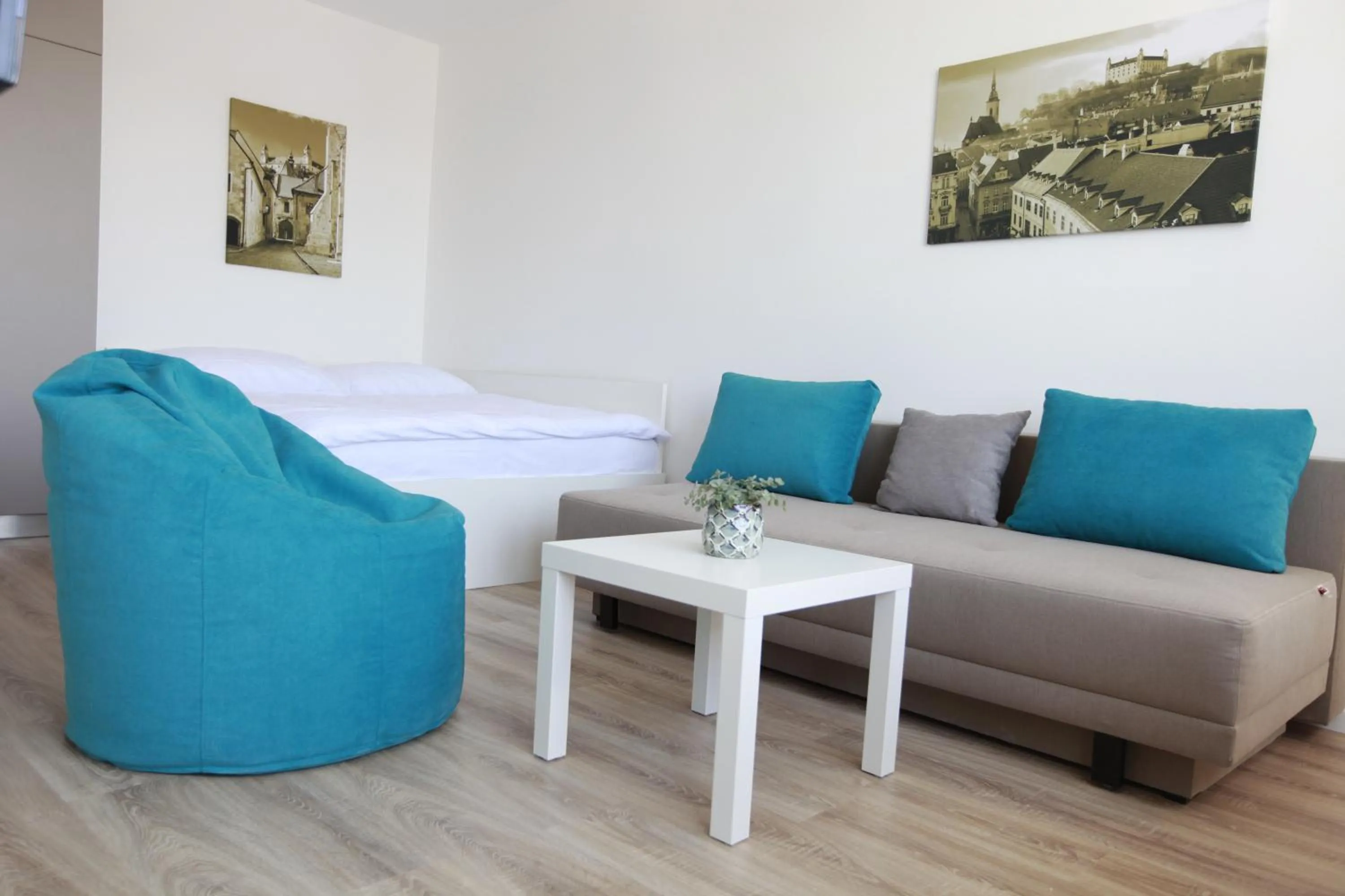 Bed in City Center Best Place Apartments