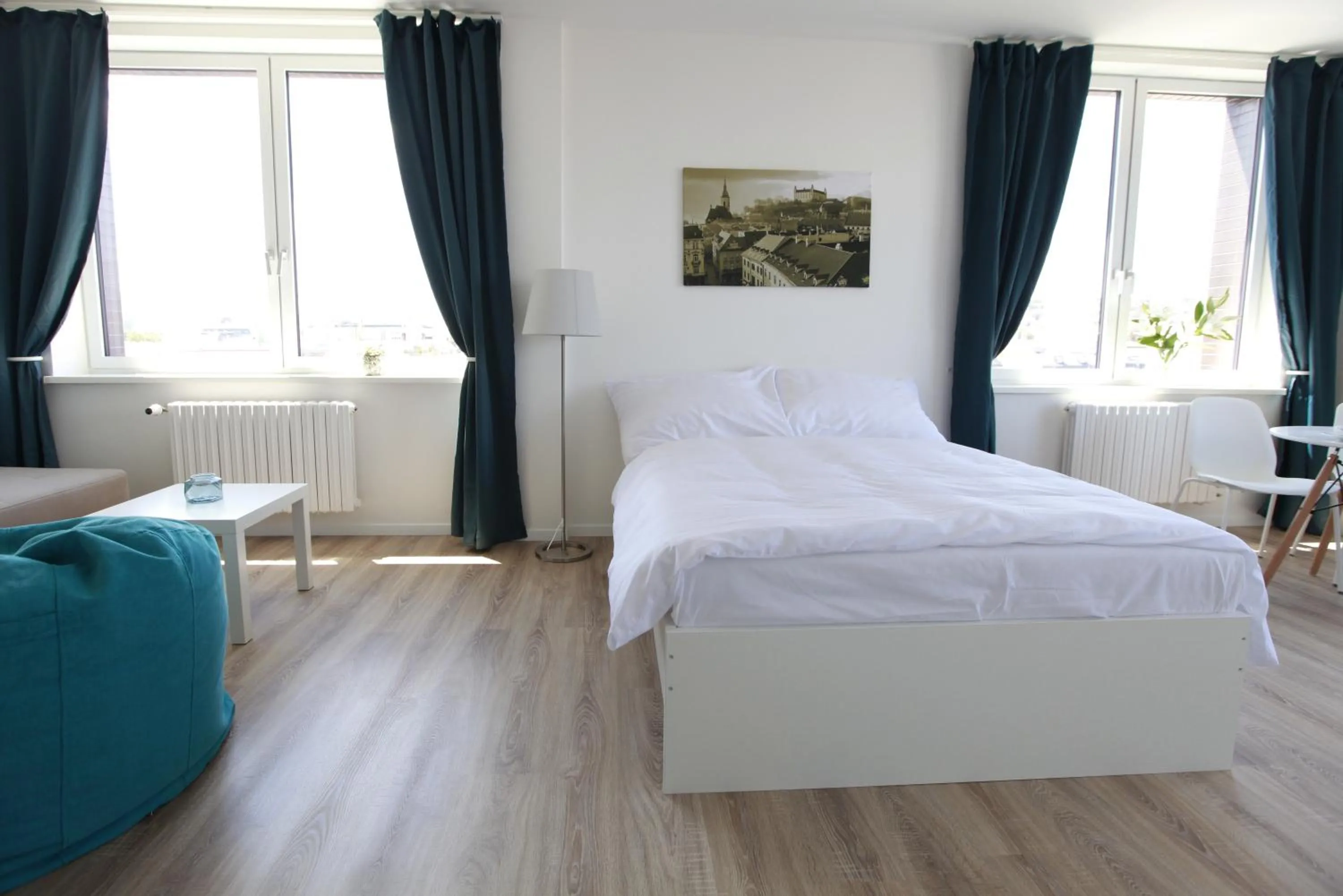 Bed in City Center Best Place Apartments