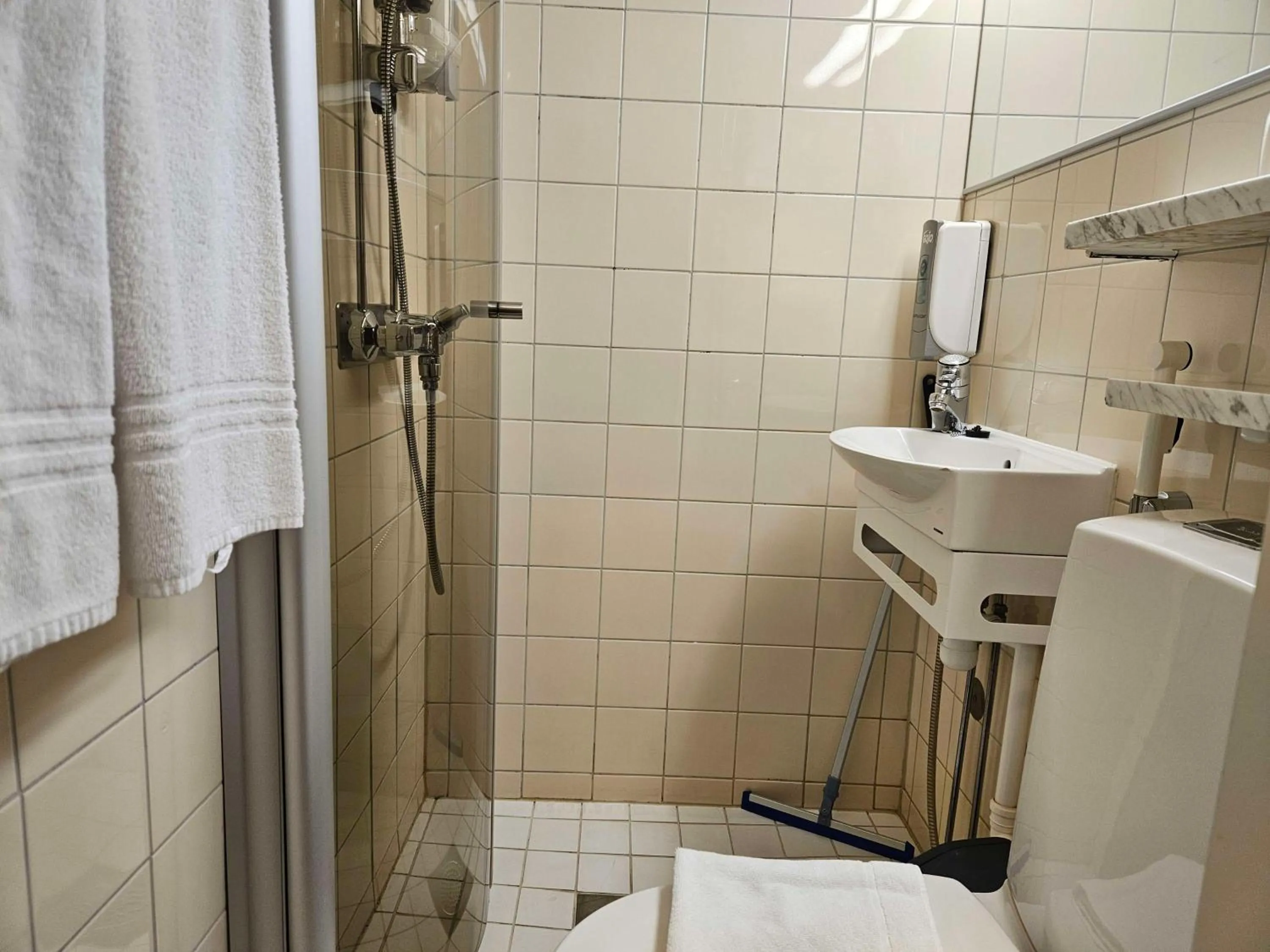 Bathroom in Best Western Hotel Apollo