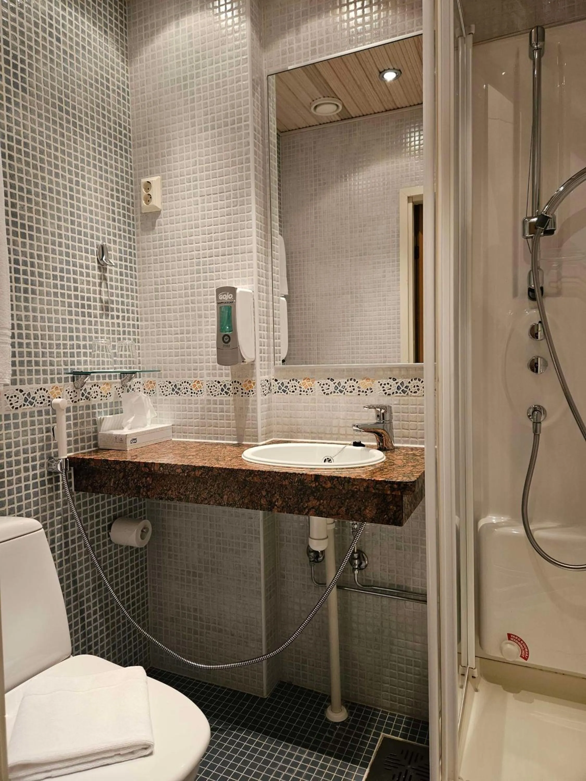 Bathroom in Best Western Hotel Apollo