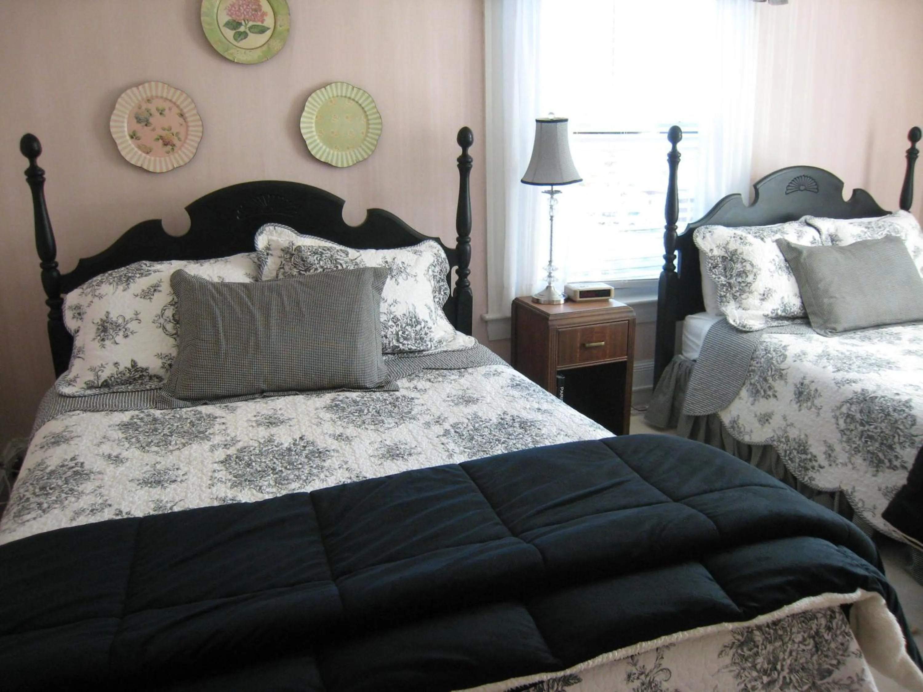 Bedroom, Bed in Victoria Inn