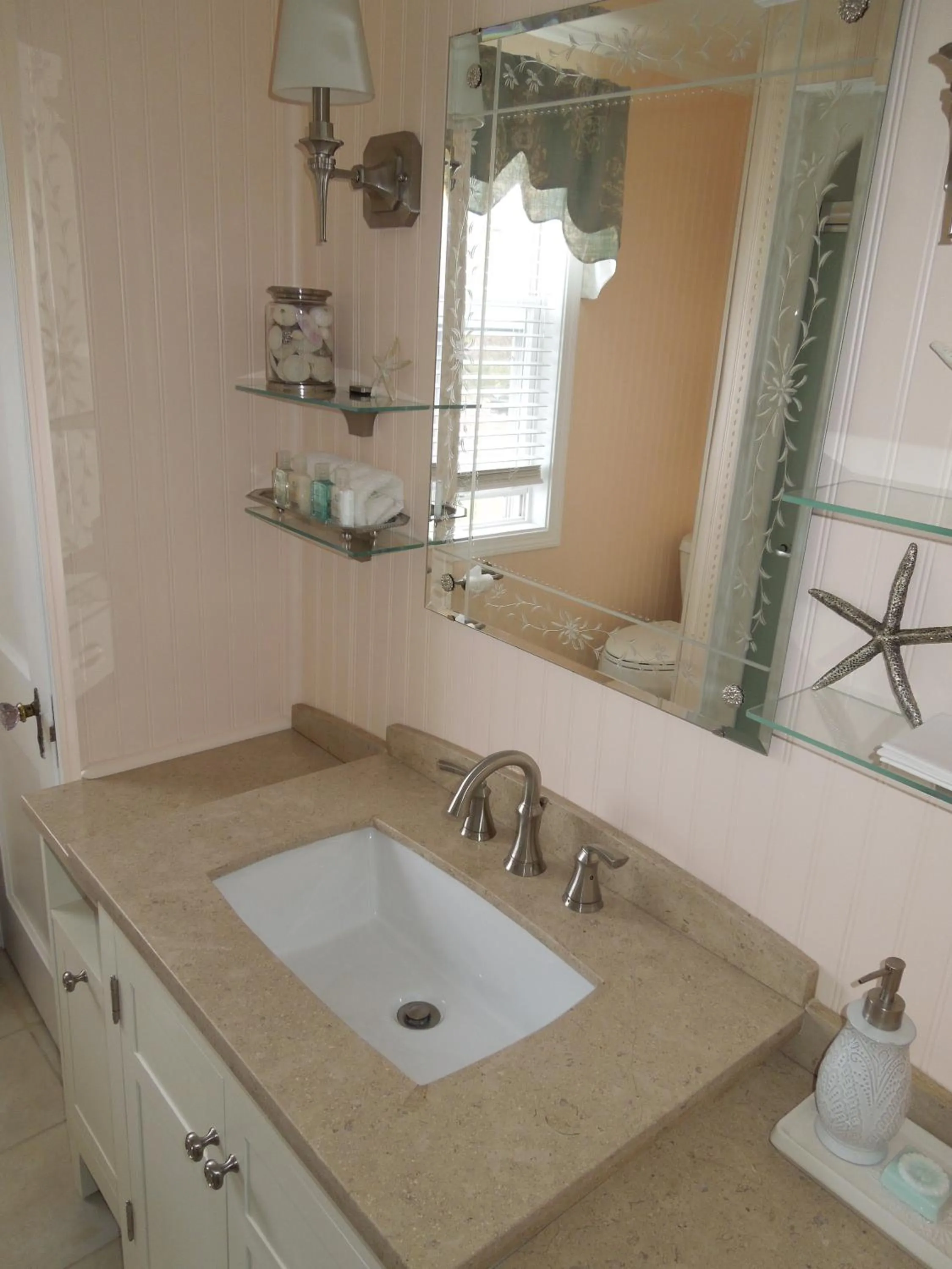 Bathroom in Victoria Inn