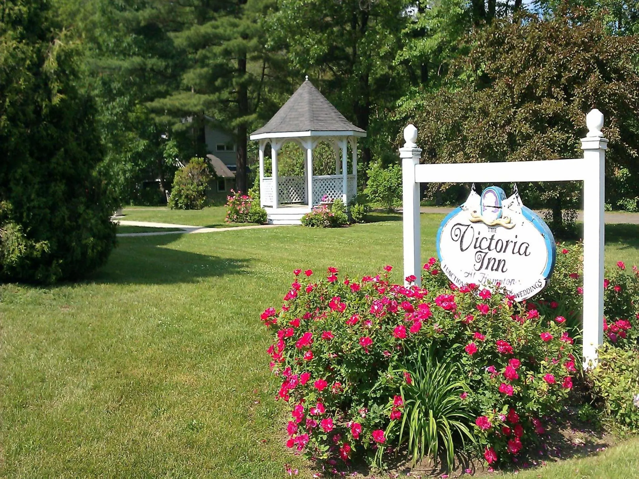 Garden in Victoria Inn