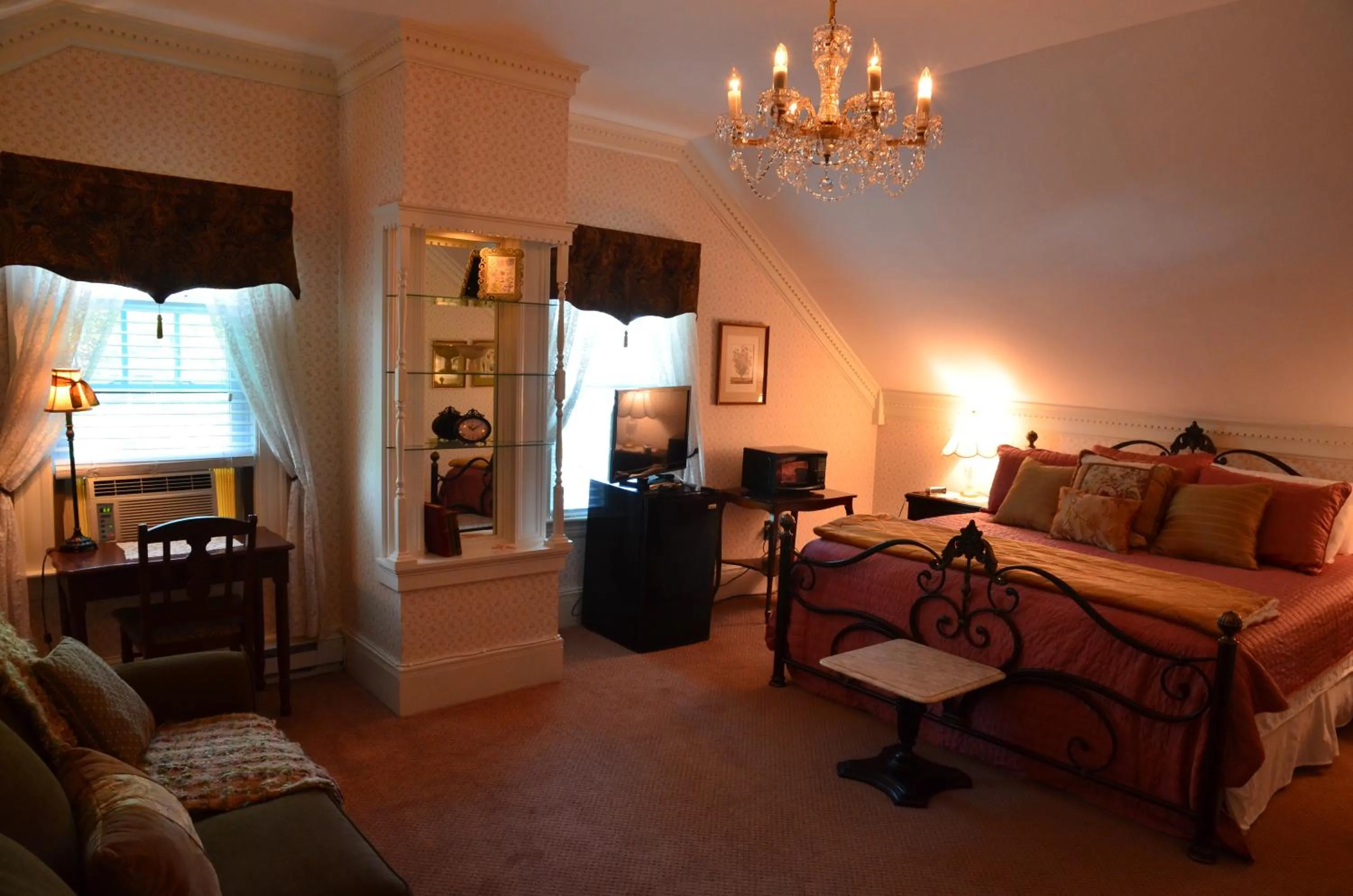 Photo of the whole room, Bed in Victoria Inn